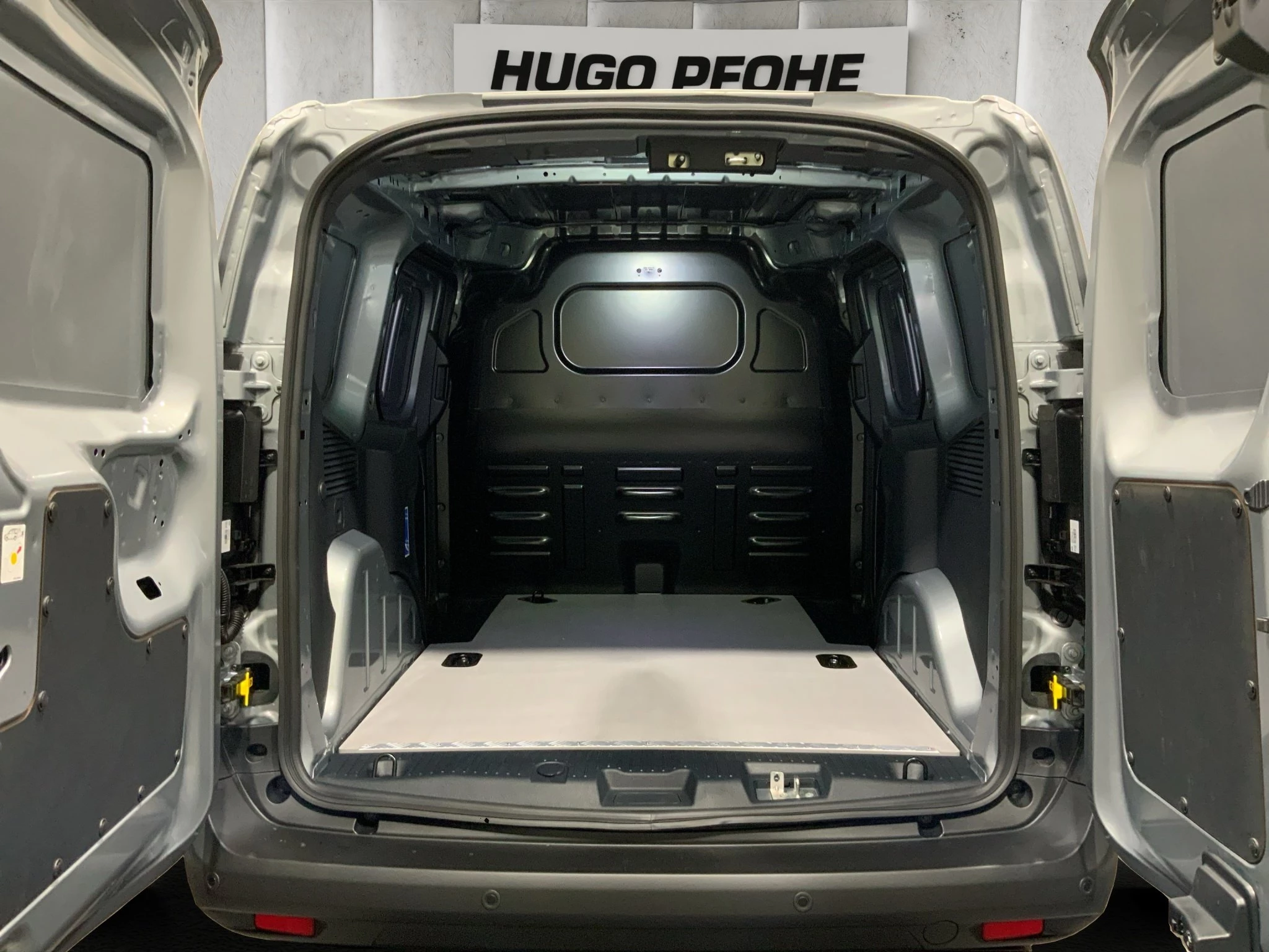 Ford Transit Courier Limited Elektromotor Lieferwagen *Lieferung ab Oktober 2026*