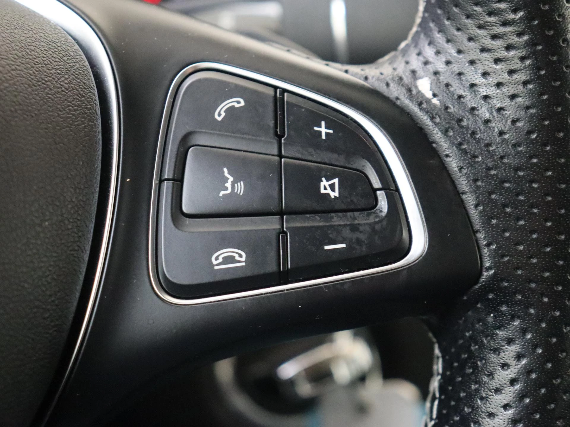 Mercedes-Benz-CLA-image-16