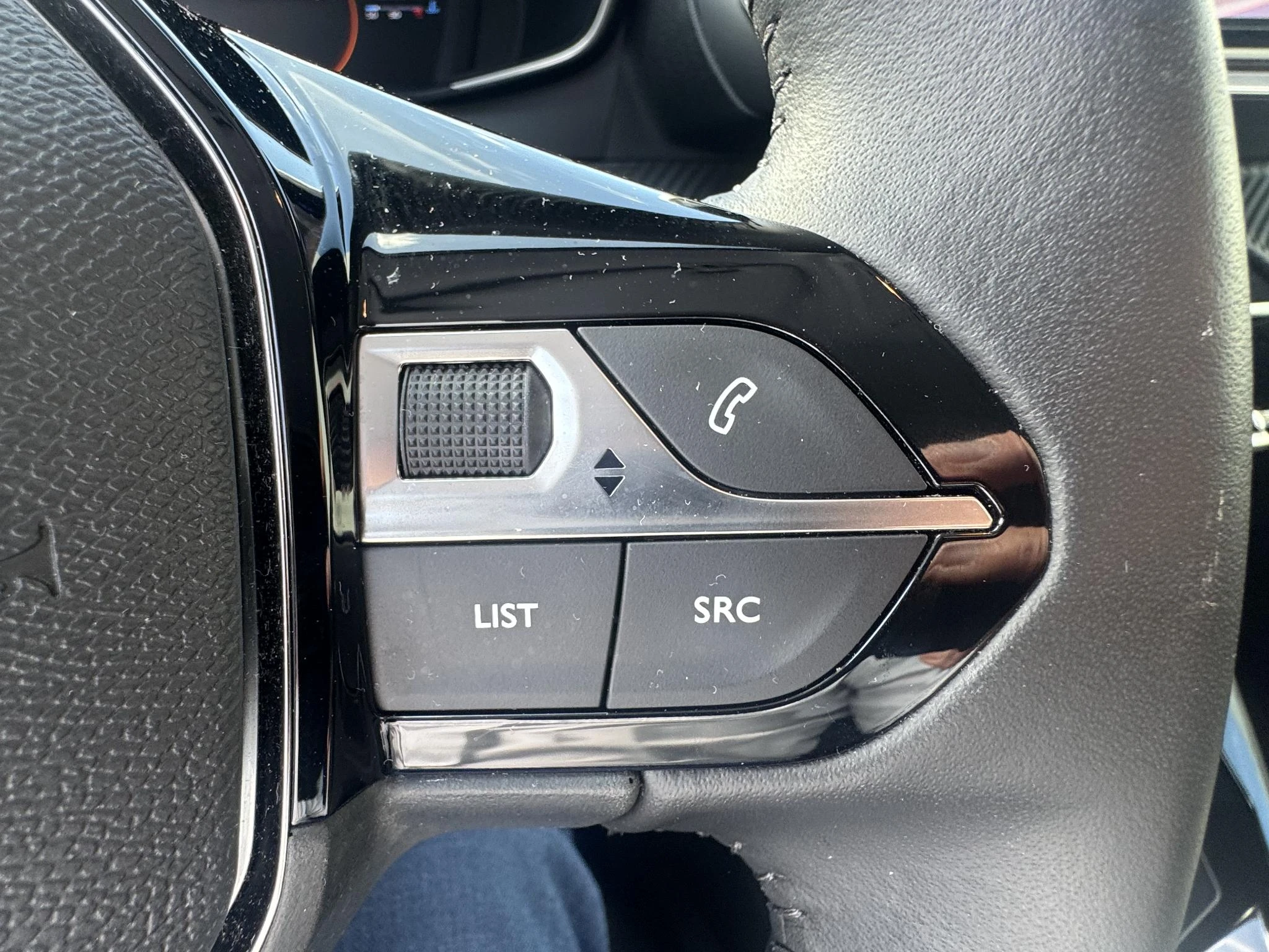 Peugeot-208-image-16