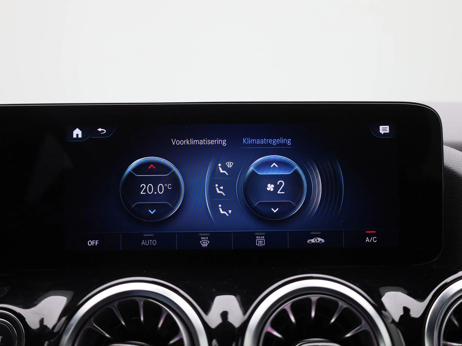 Mercedes-Benz-EQA-image-24