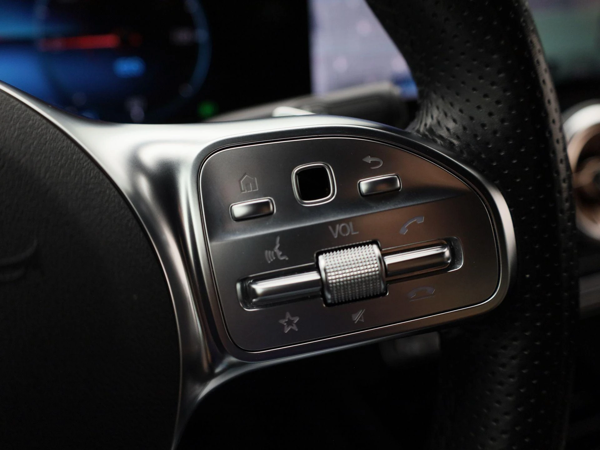Mercedes-Benz-EQA-image-19