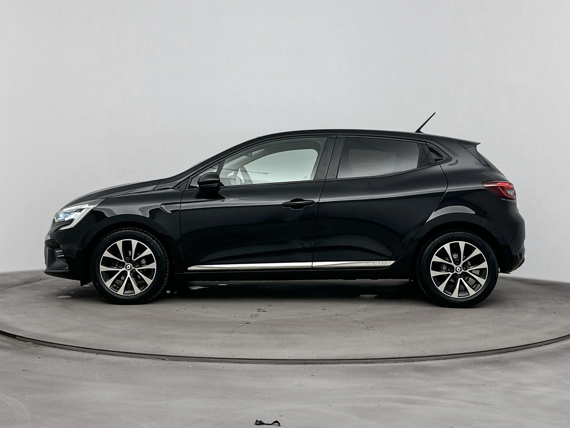 Renault-Clio-image-1