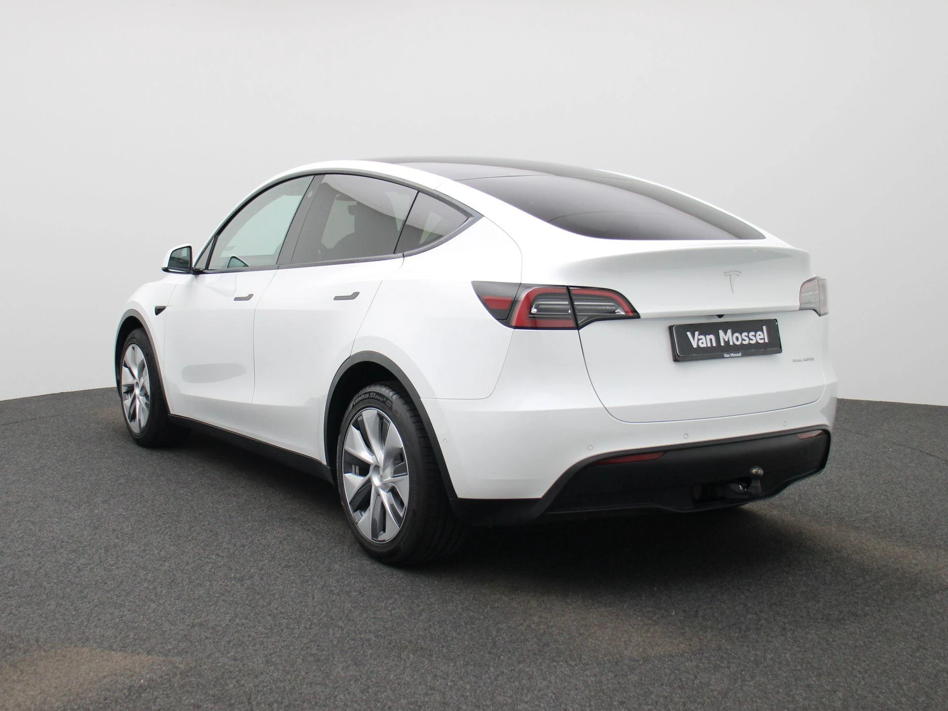 Tesla-Model Y-image-1