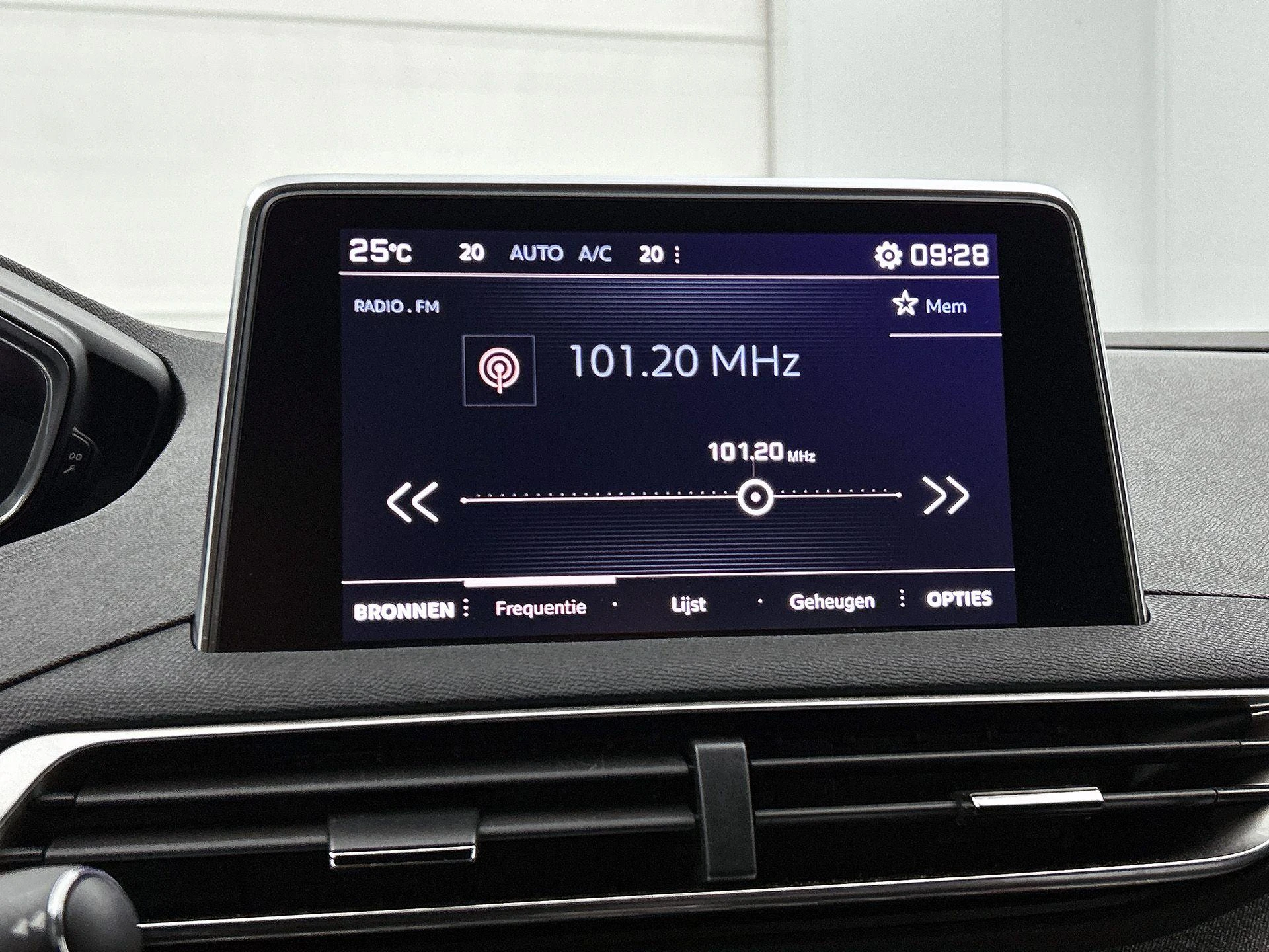 Peugeot-3008-image-6