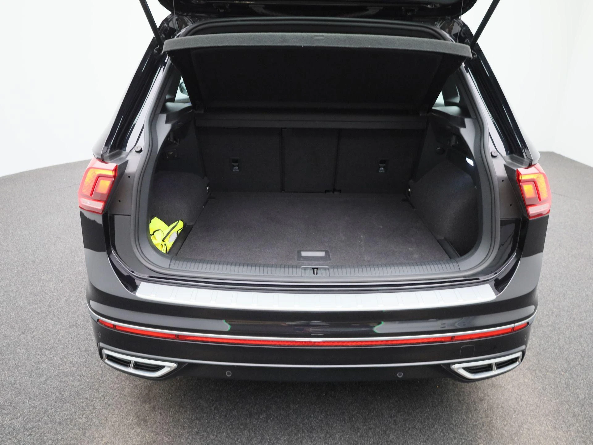 Volkswagen-Tiguan-image-12