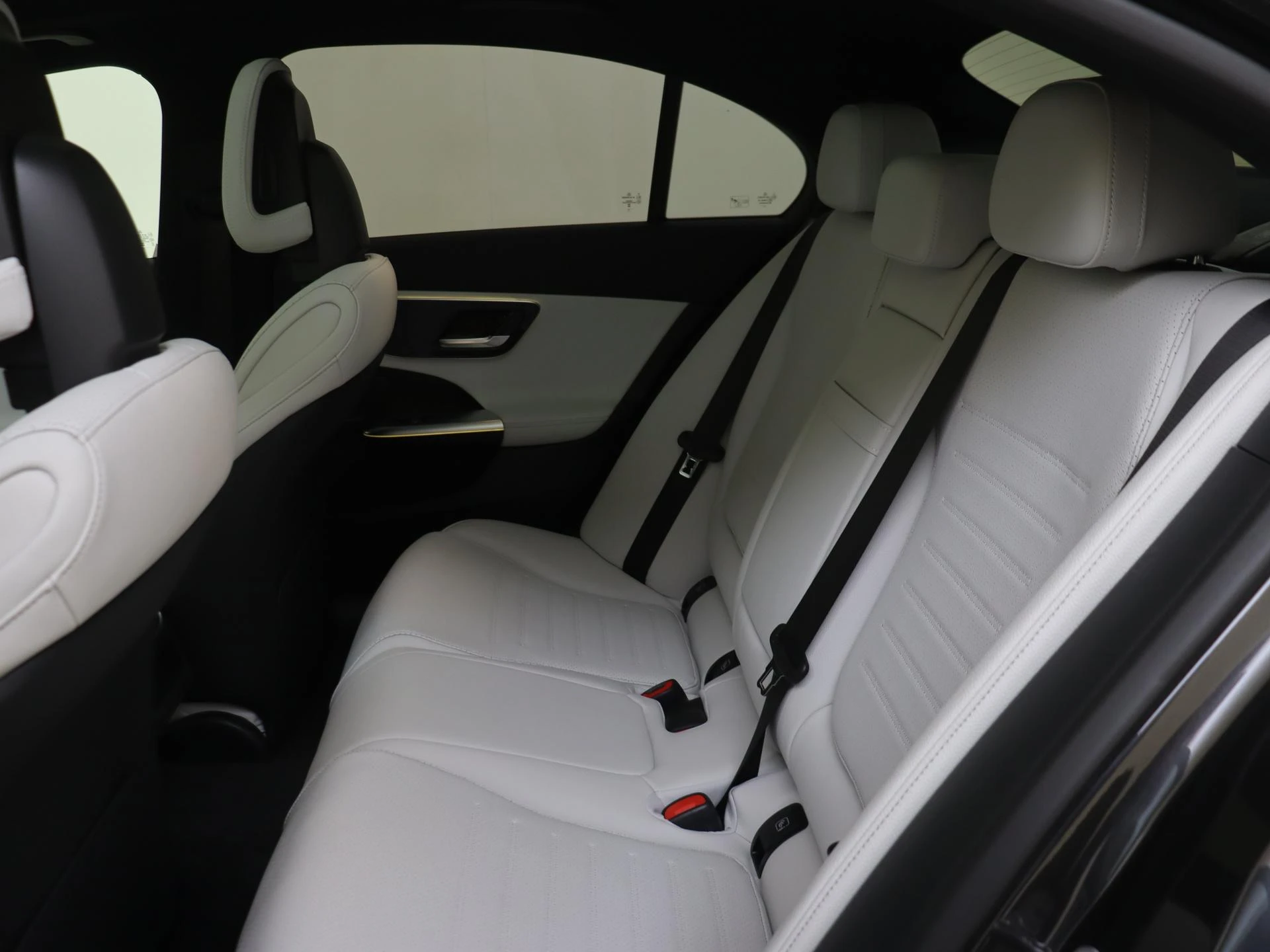 Mercedes-Benz-C-Klasse-image-15