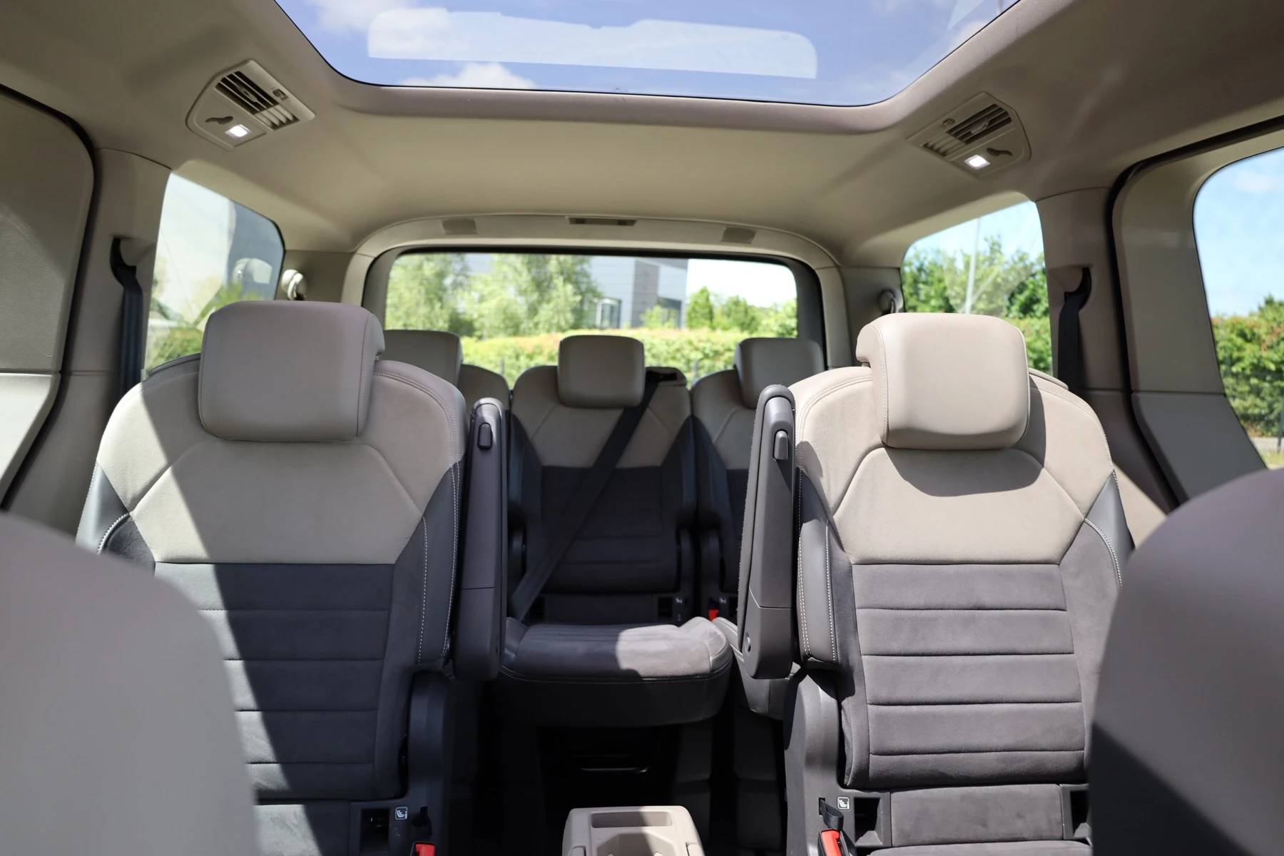 Volkswagen-Multivan-image-26