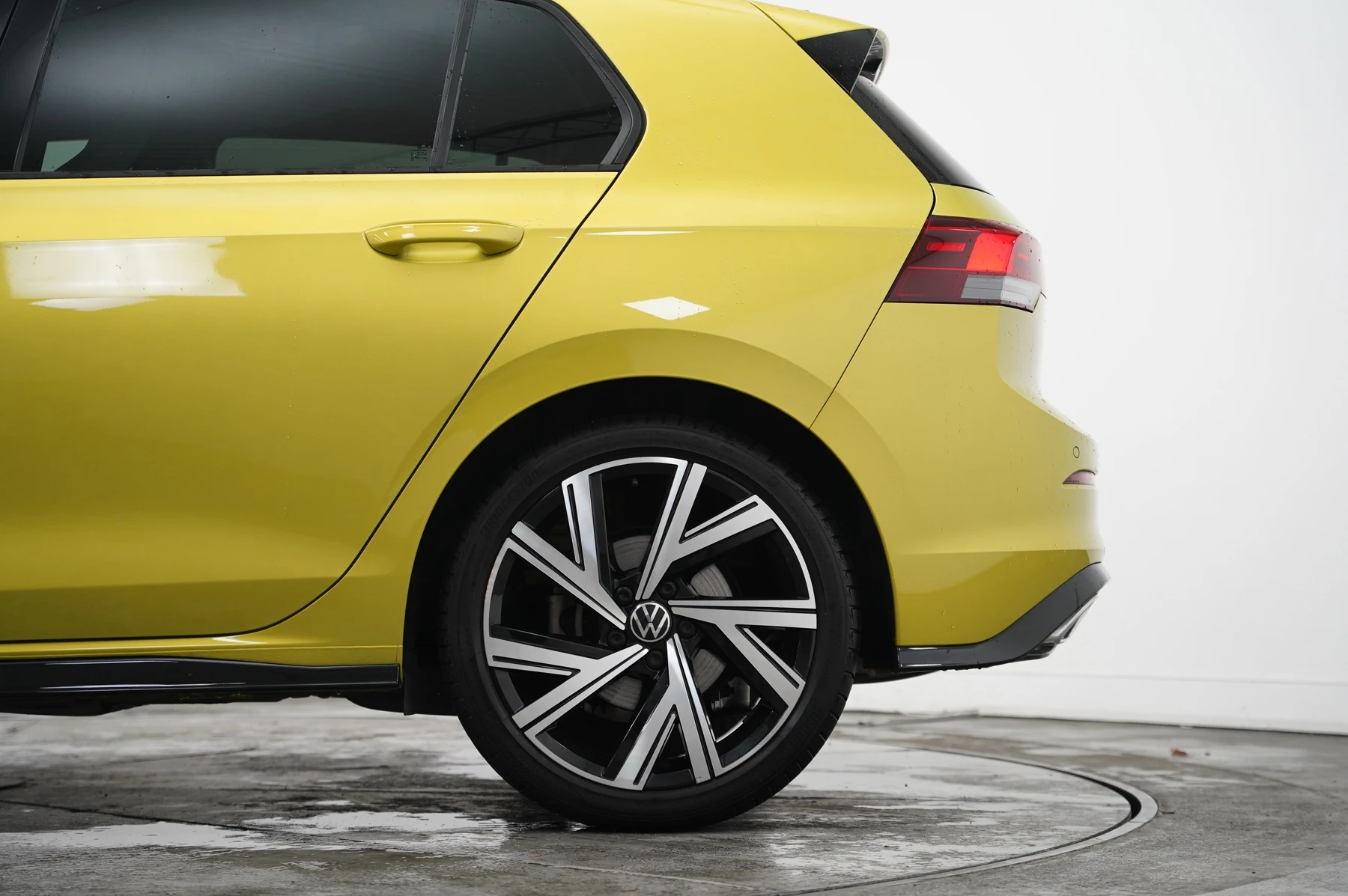 Volkswagen-Golf-image-32
