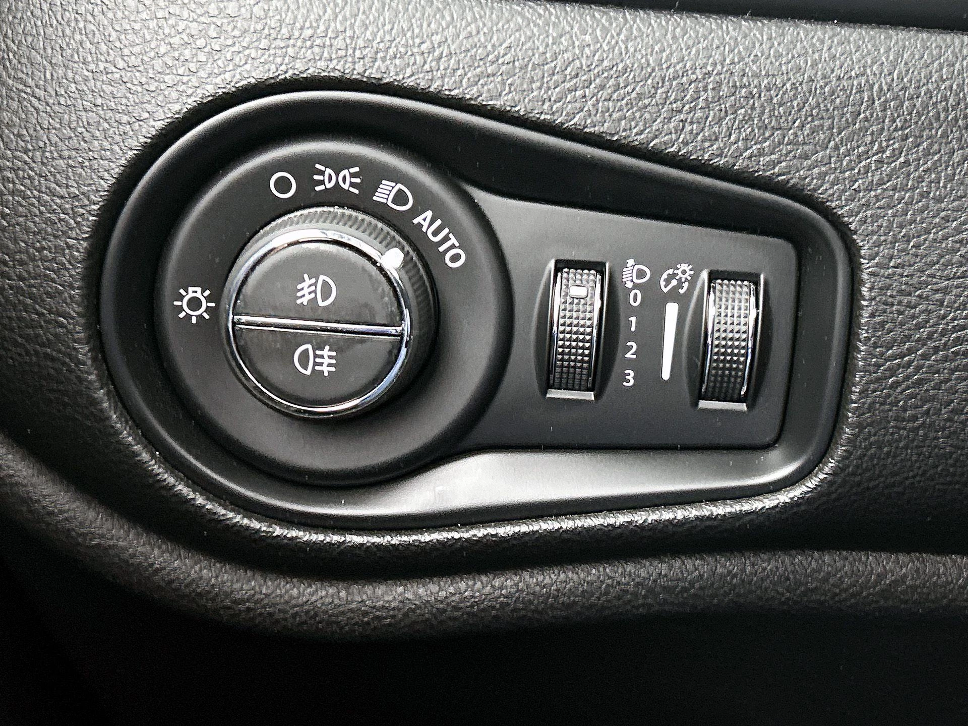 Jeep-Renegade-image-15