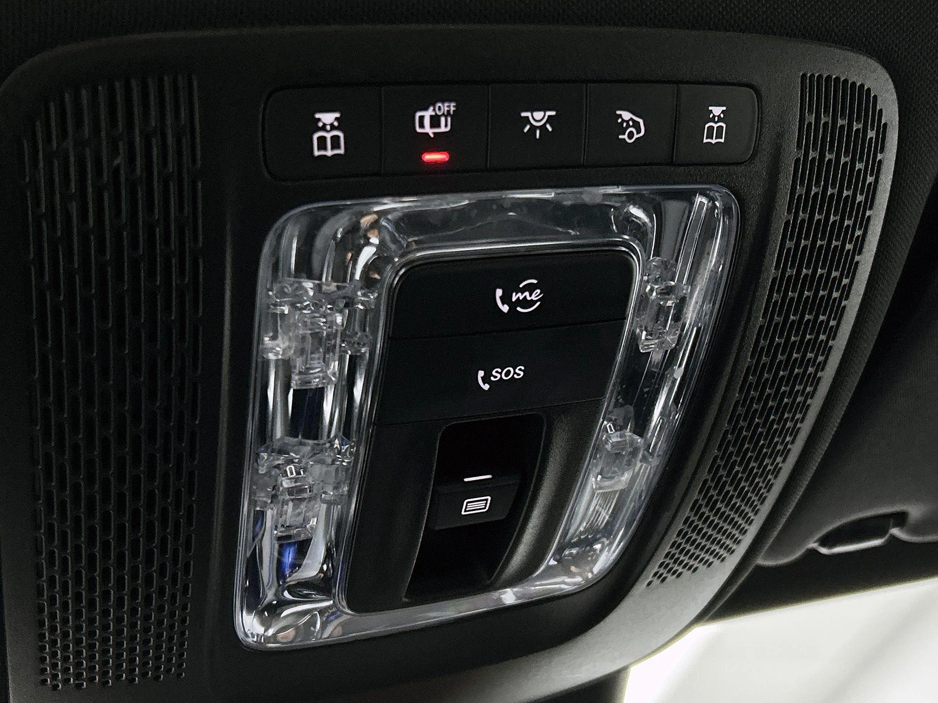 Mercedes-Benz-GLA-image-13