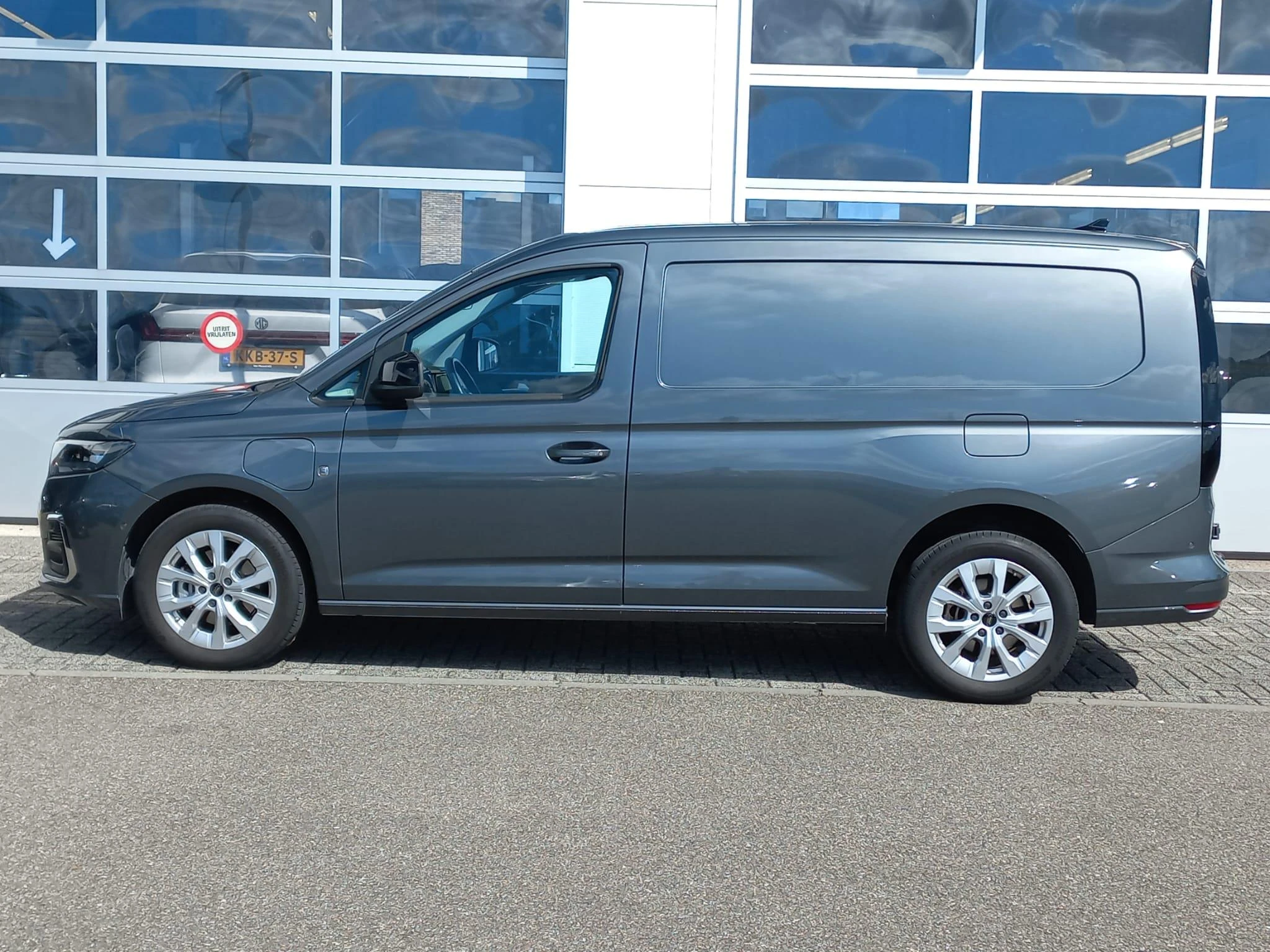 Ford-Transit Connect-image-1