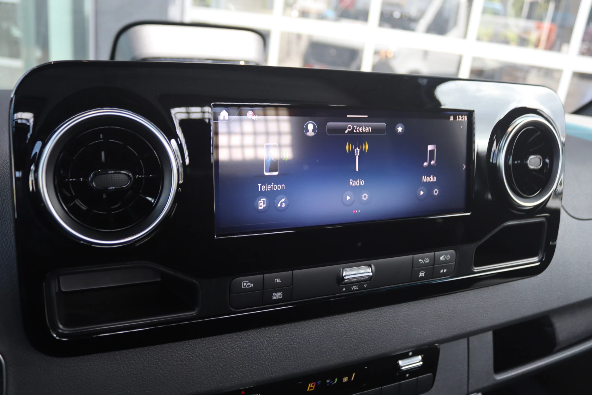 Mercedes-Benz-Sprinter-image-9