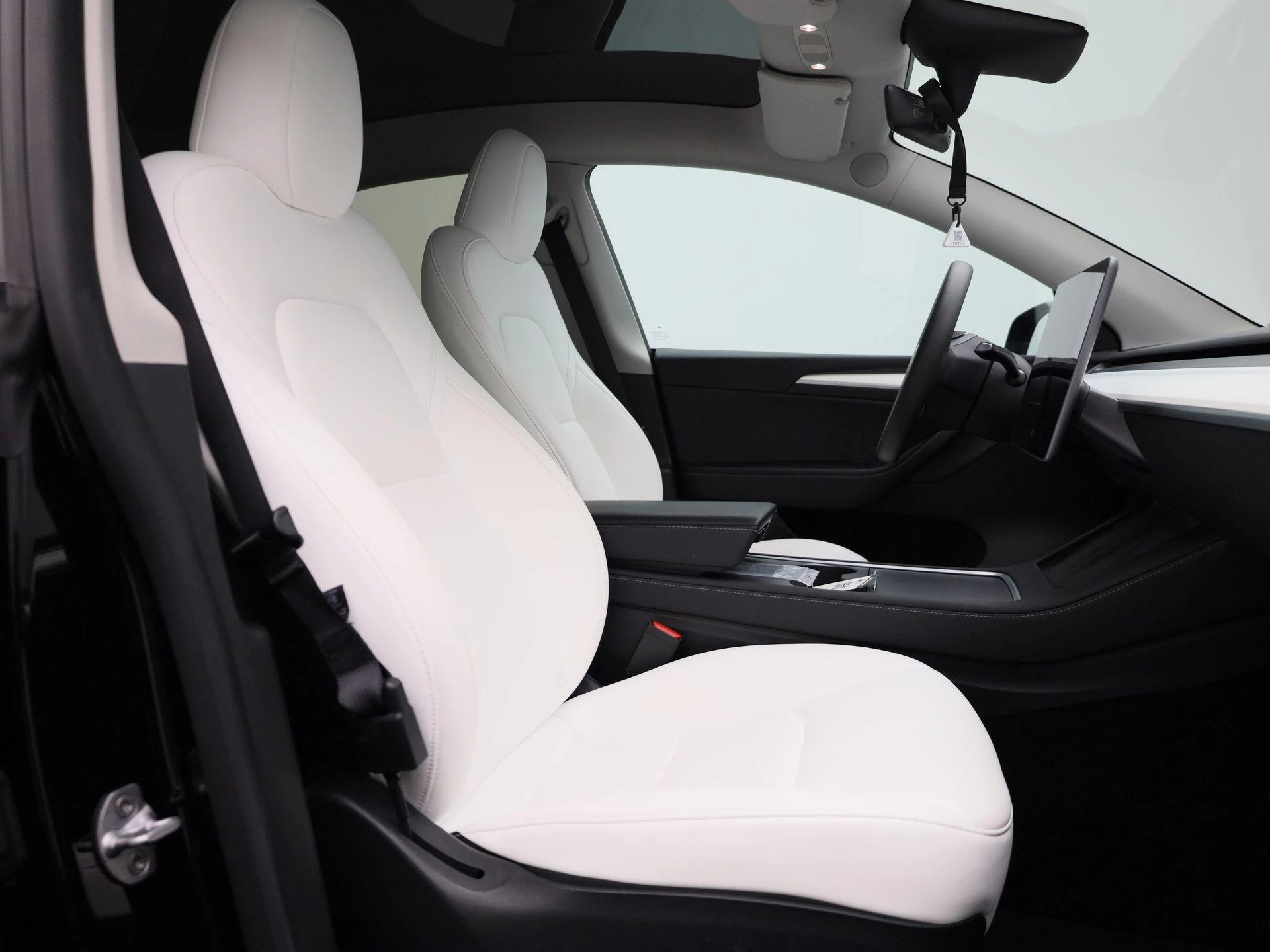 Tesla-Model Y-image-35