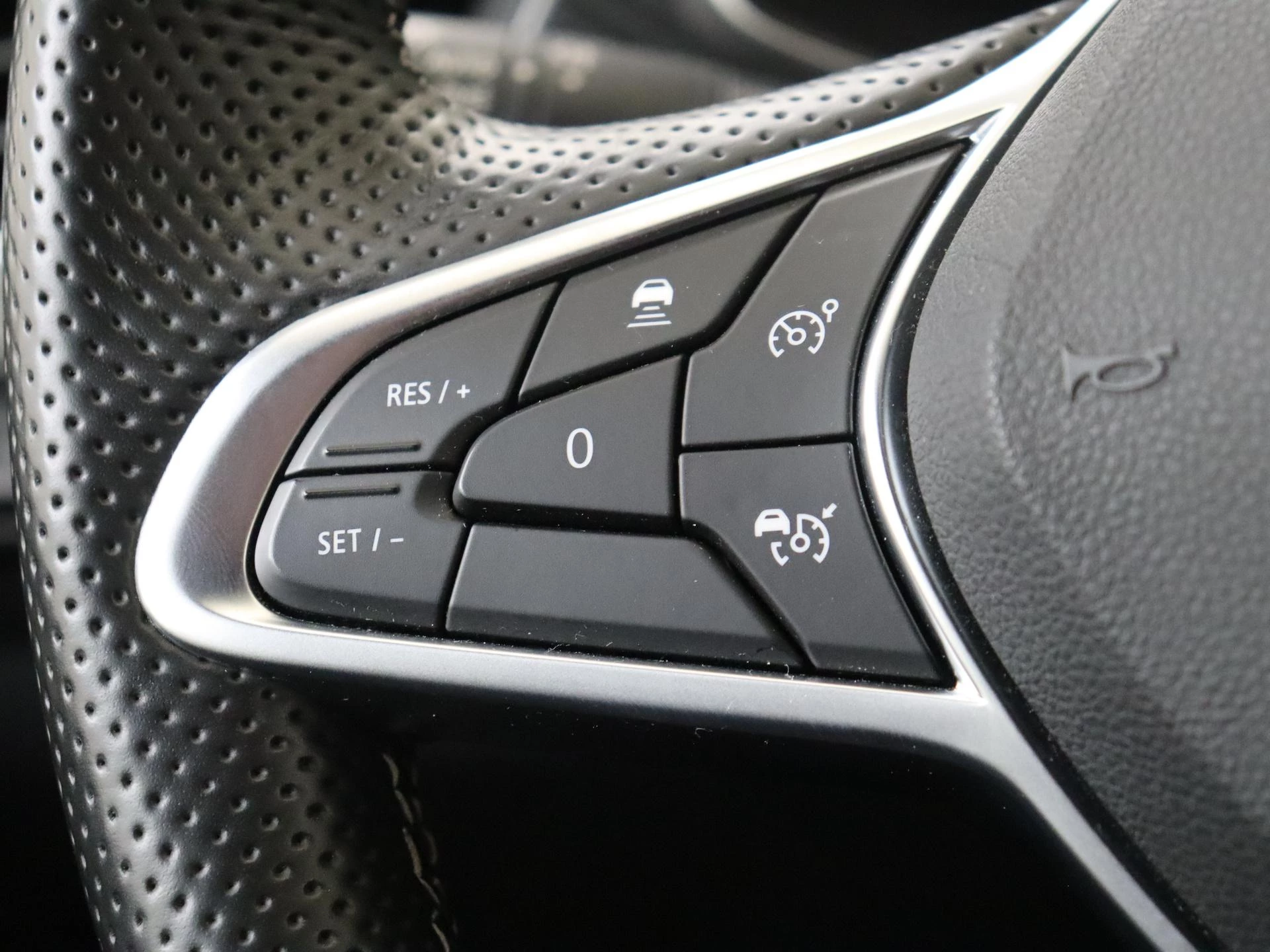 Renault-Arkana-image-12