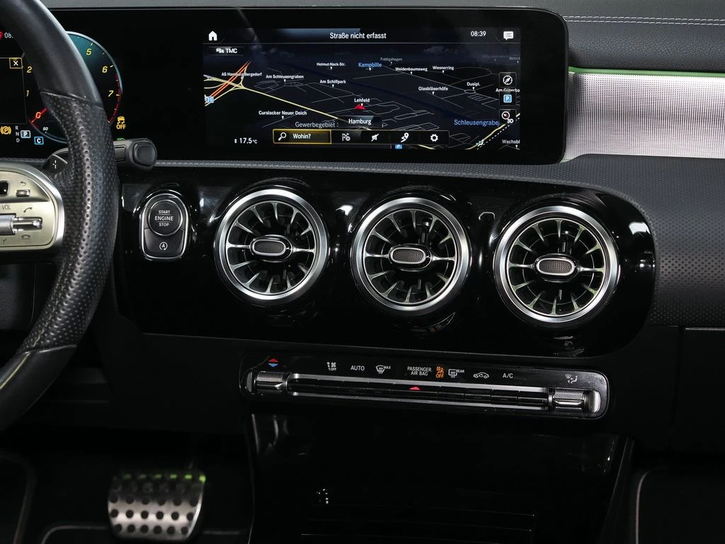 Mercedes-Benz-CLA 180-image-10