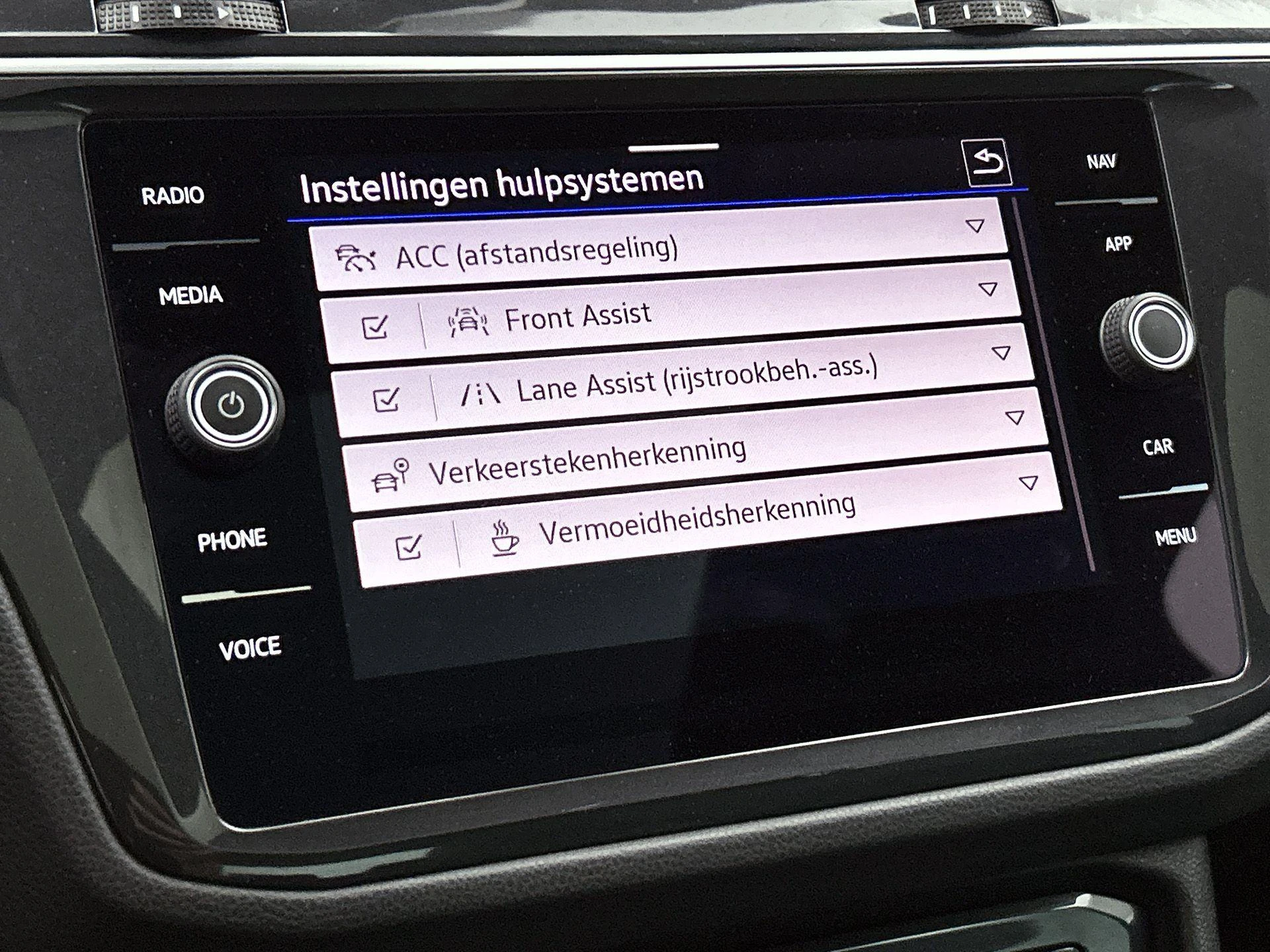 Volkswagen-Tiguan-image-9