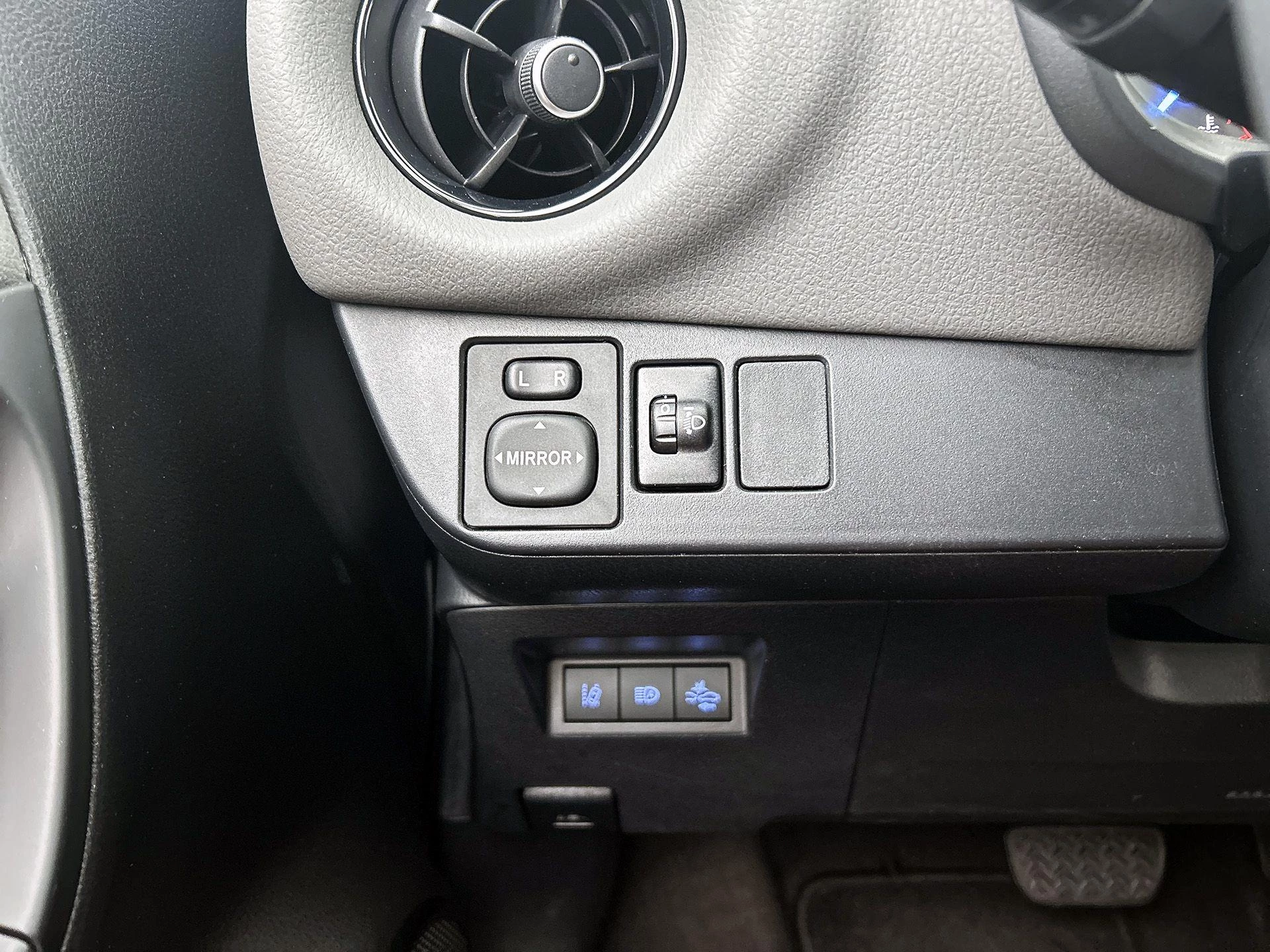 Toyota-Yaris-image-17