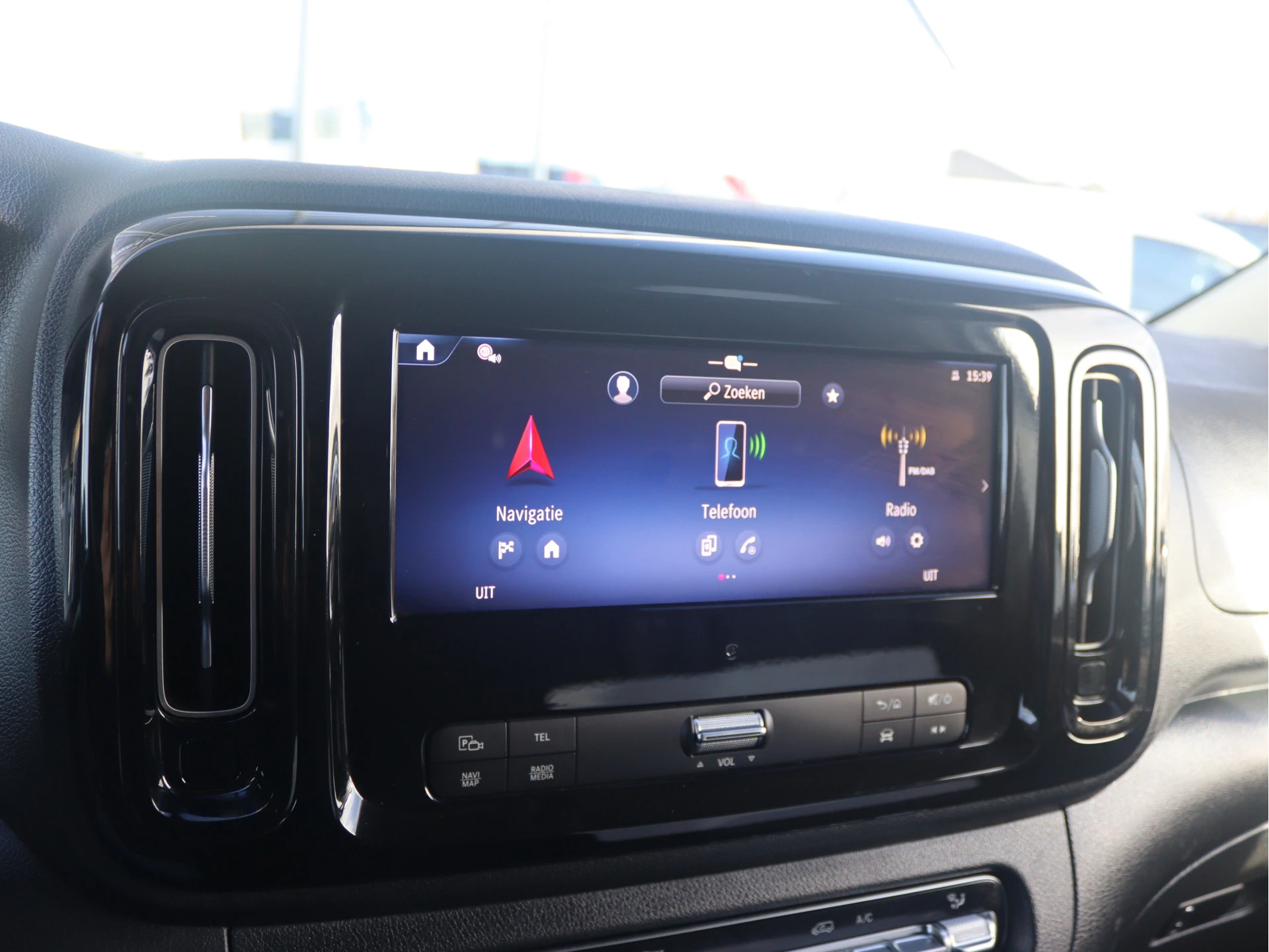 Mercedes-Benz-Vito-image-8