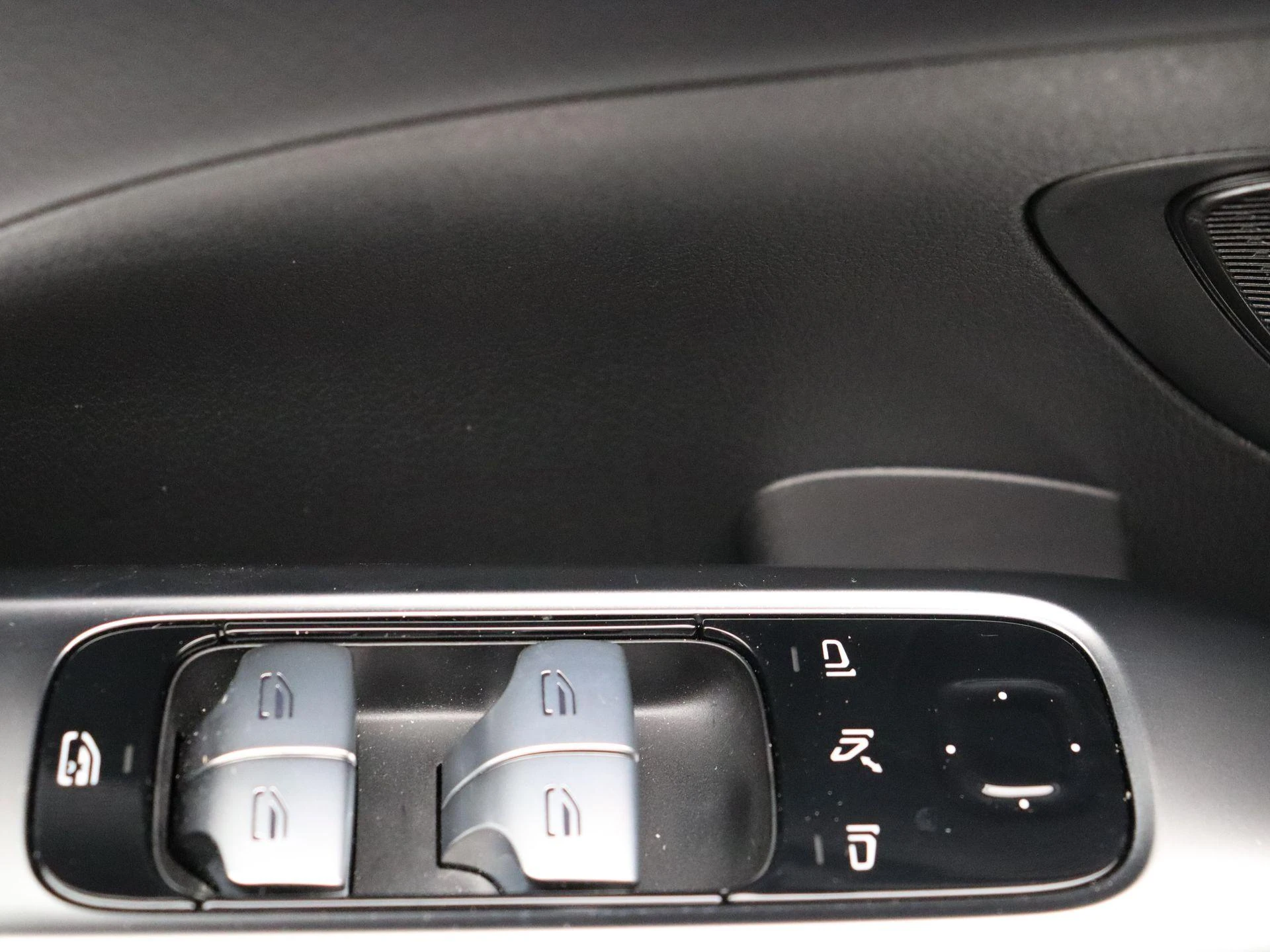 Mercedes-Benz-C-Klasse-image-9