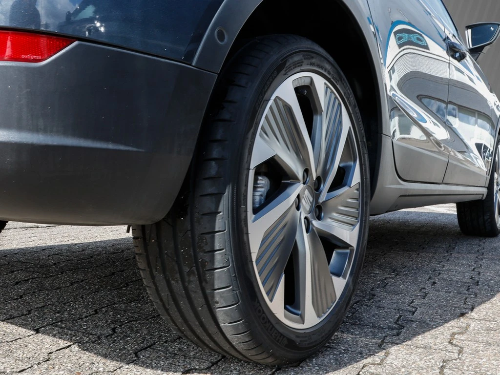 SEAT-Arona-image-4