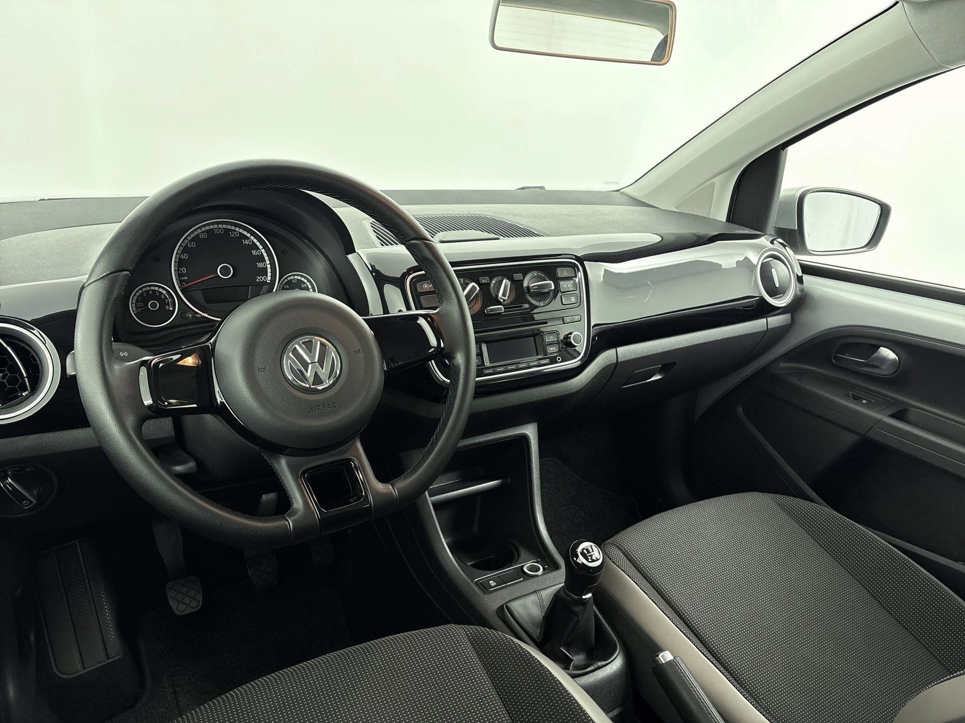 Volkswagen-up!-image-7