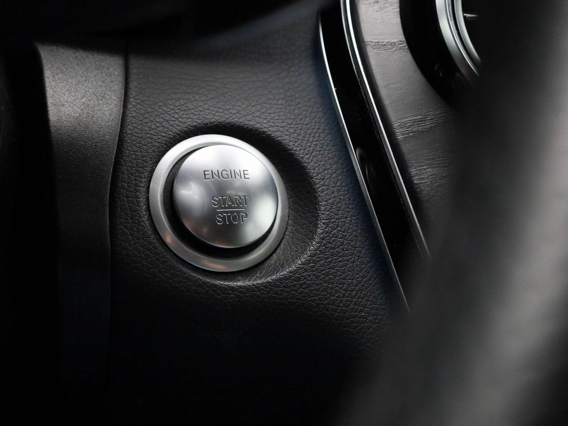 Mercedes-Benz-GLC-image-26
