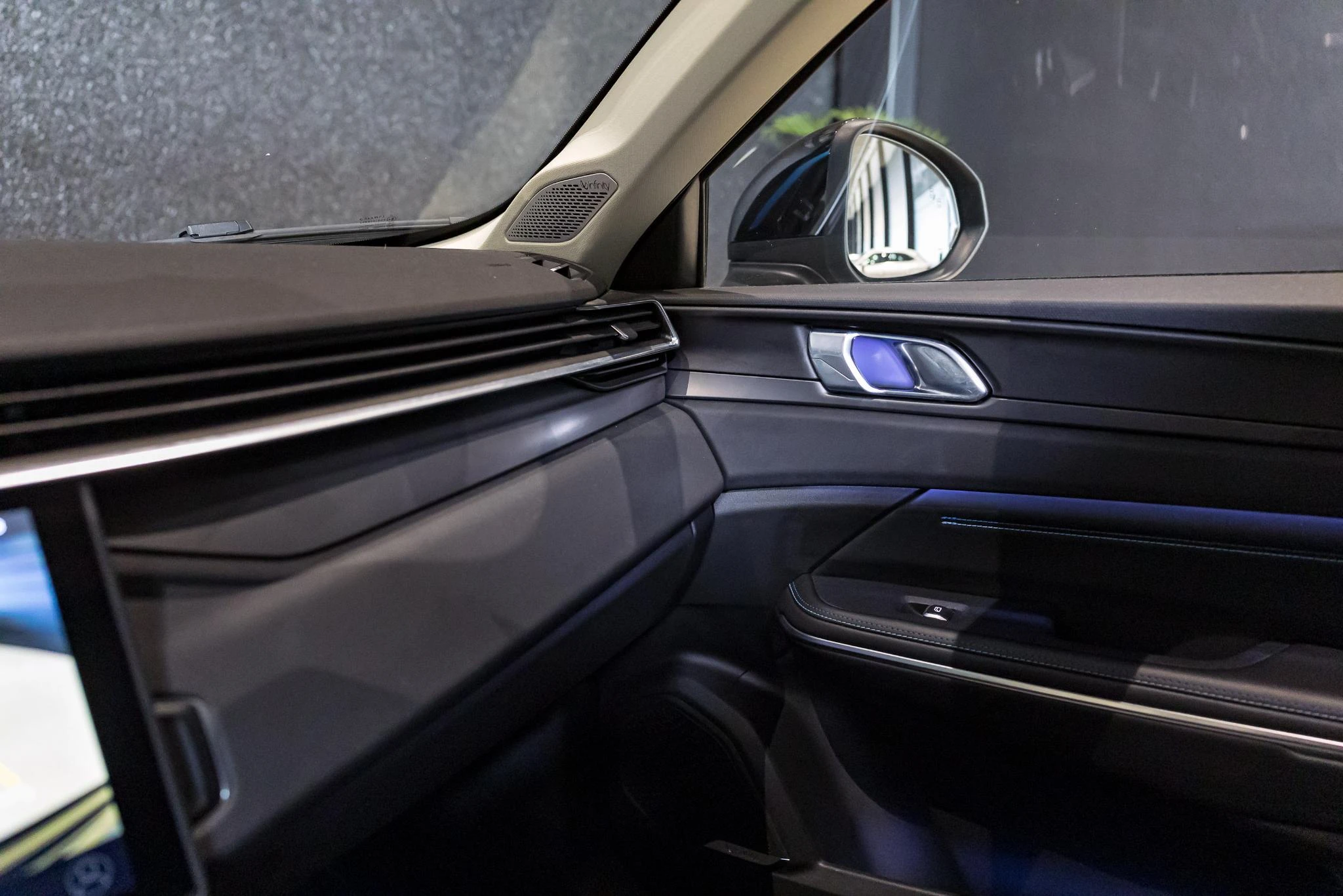 Lynk & Co-01-image-36