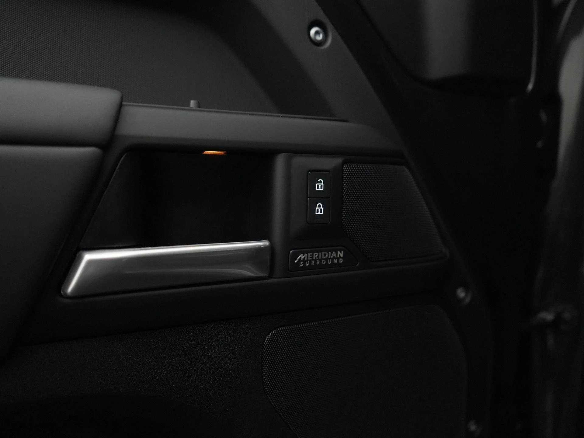 Land Rover-Defender-image-32