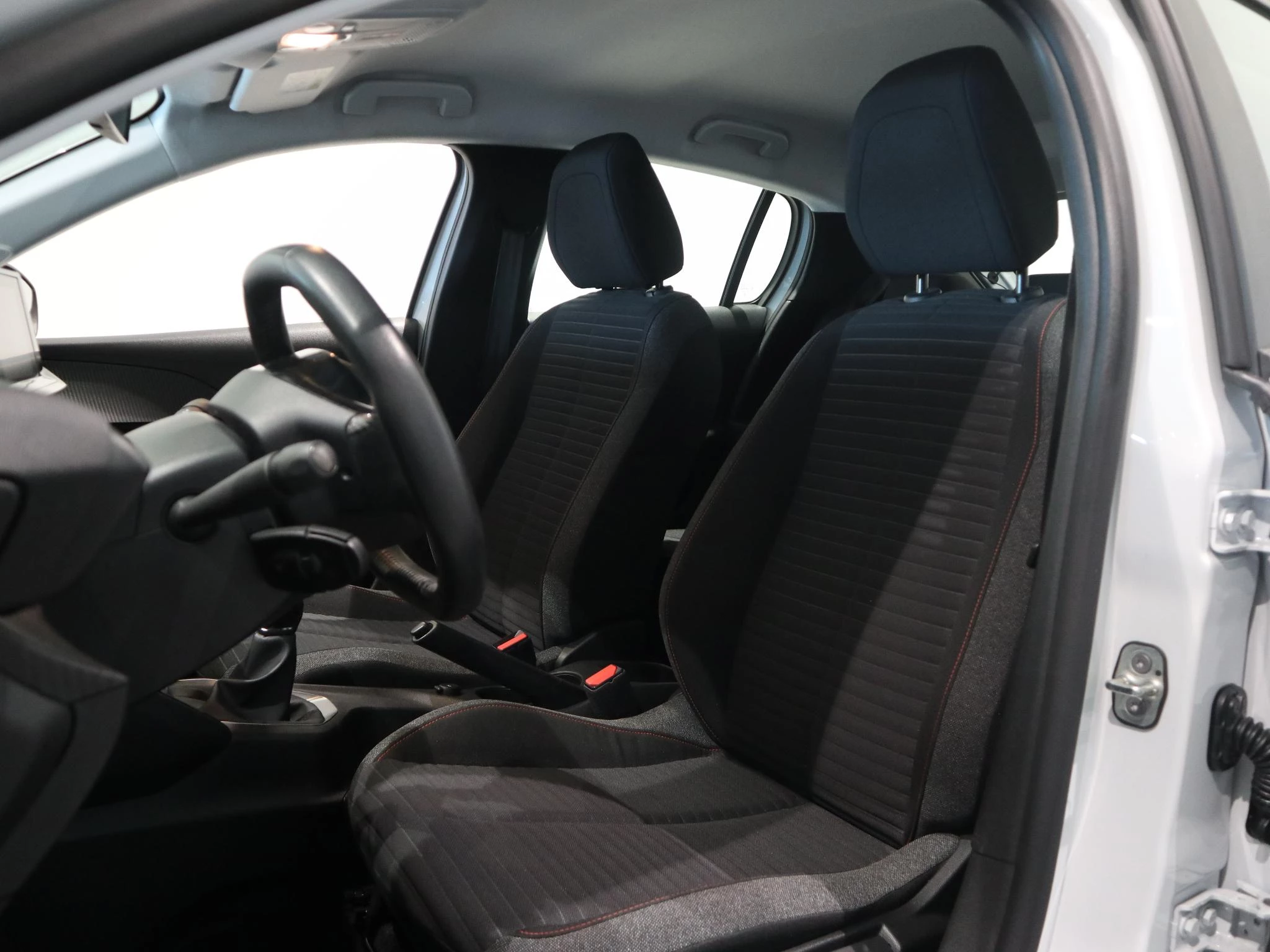 Peugeot-208-image-7