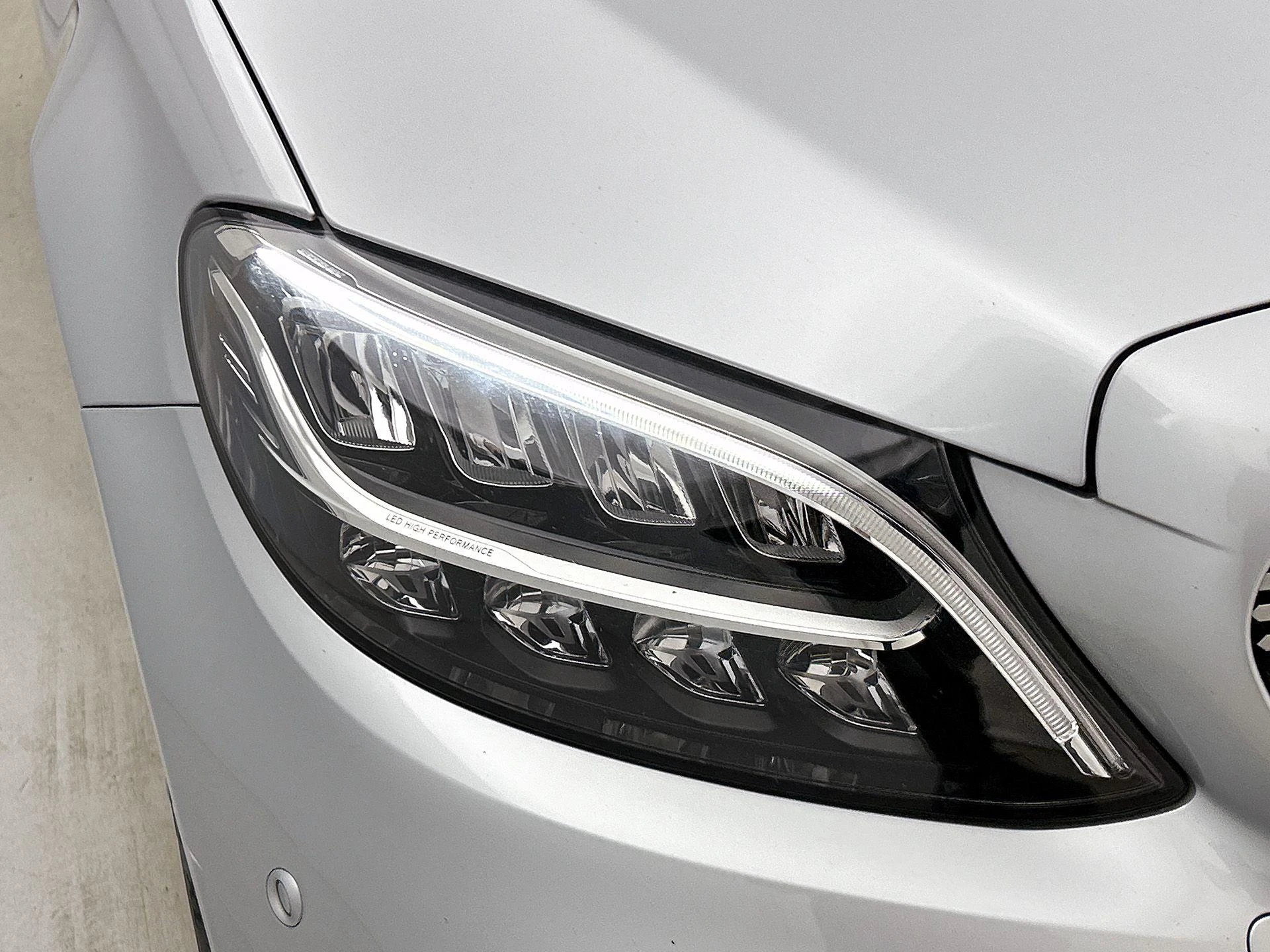 Mercedes-Benz-C-Klasse-image-21