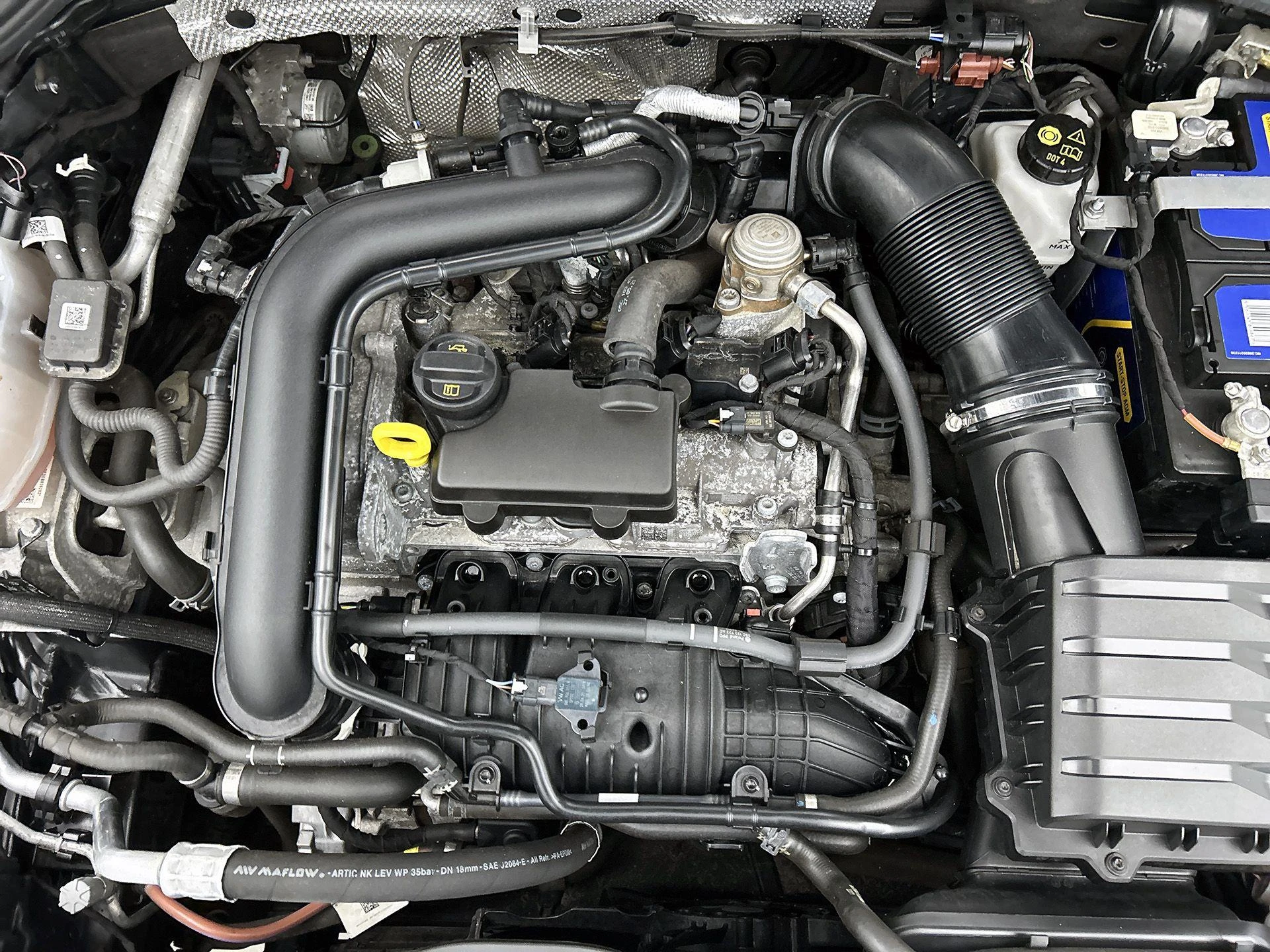 Volkswagen-Golf-image-25