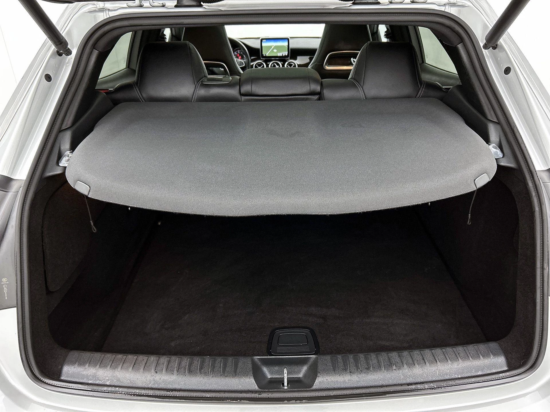 Mercedes-Benz-GLA-image-13