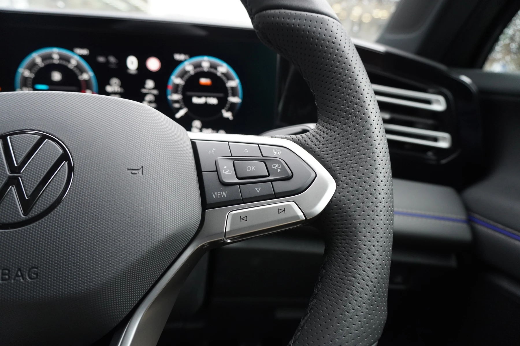 Volkswagen-Tiguan-image-28