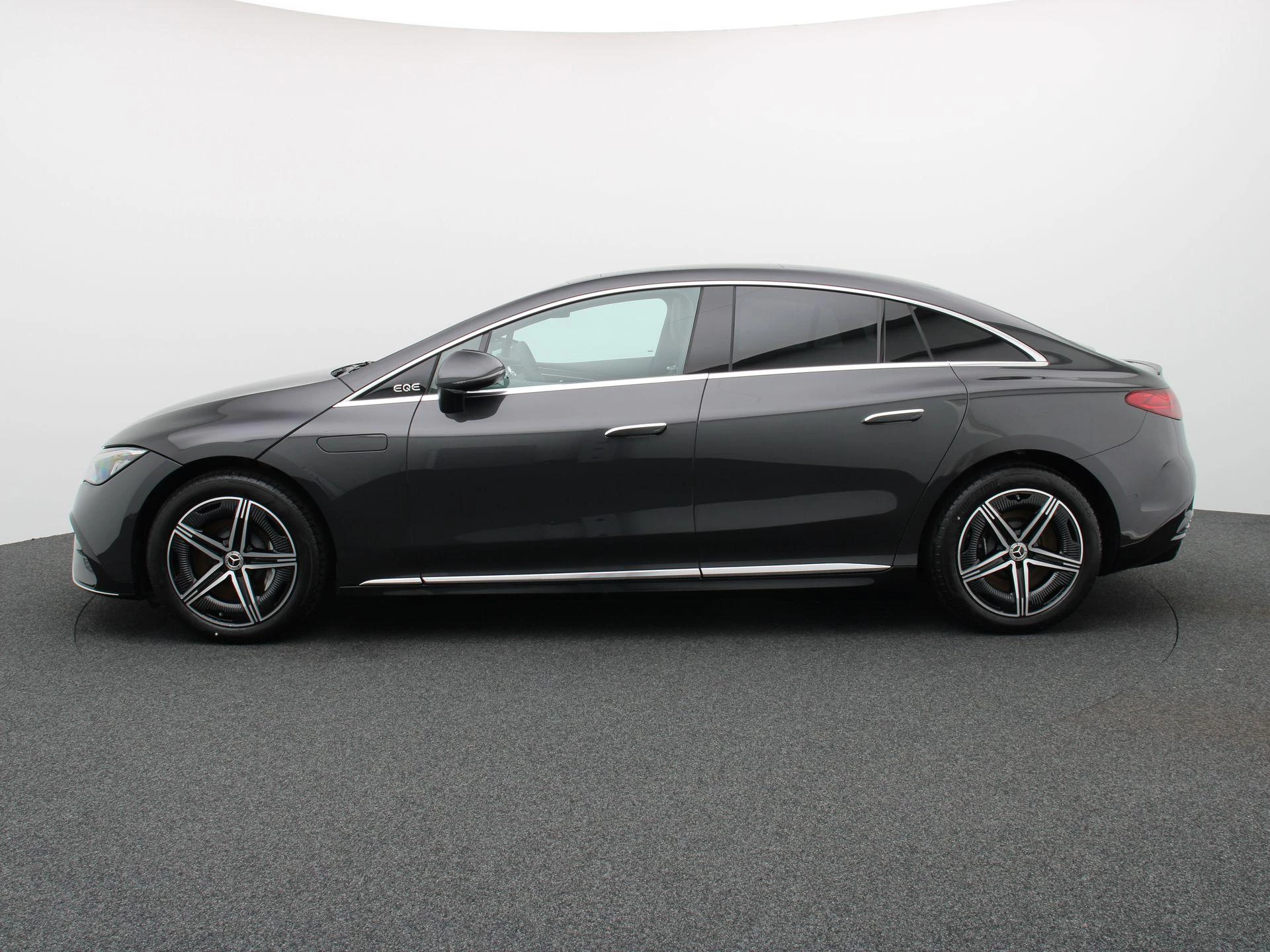 Mercedes-Benz EQE 300 AMG Line + PANORAMISCH DAK + CARPLAY + LED +