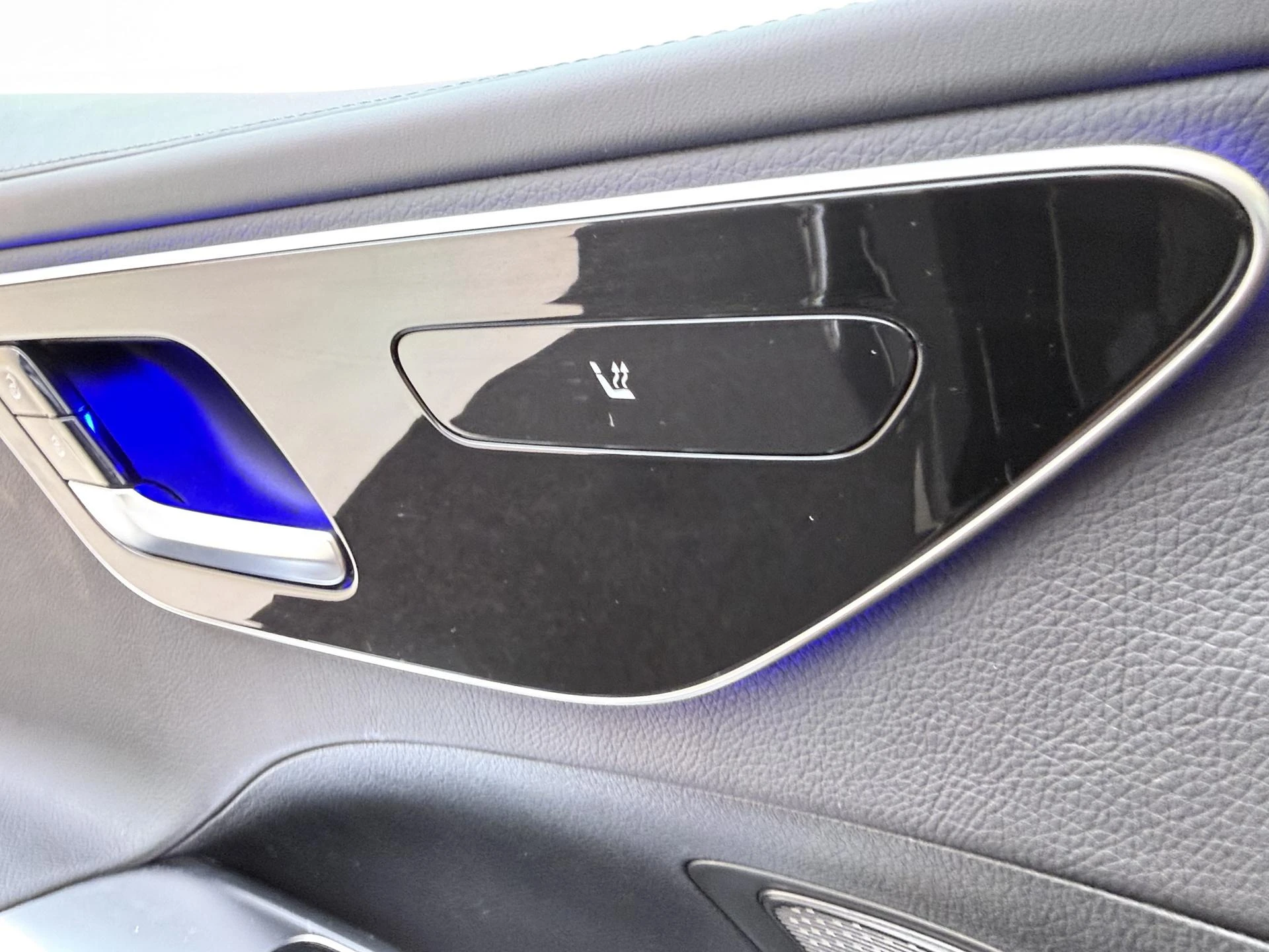 Mercedes-Benz-C-Klasse-image-24