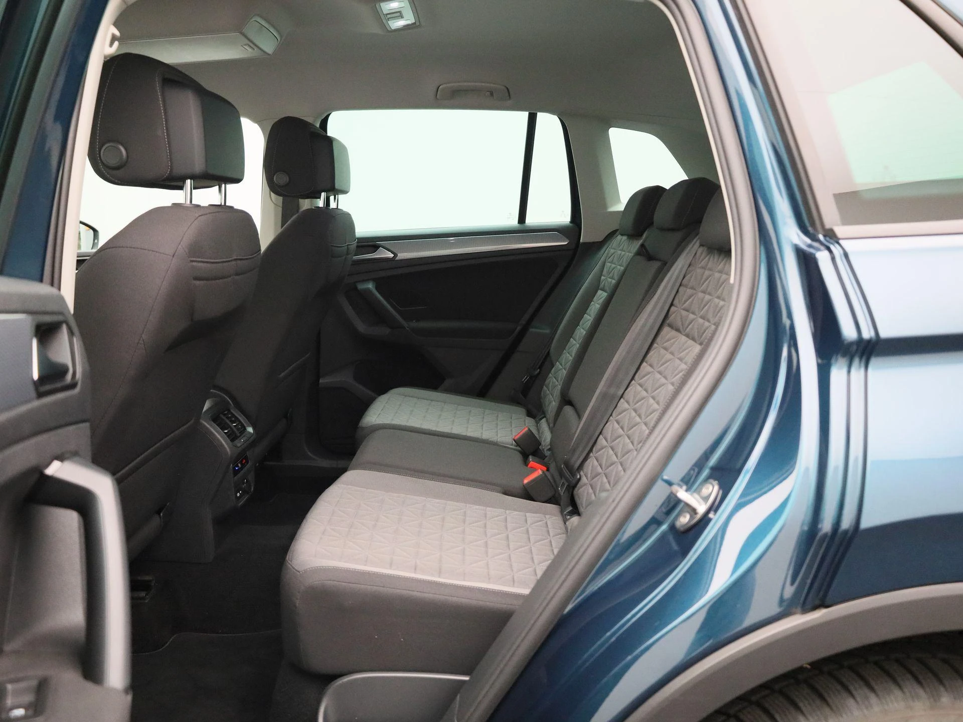 Volkswagen-Tiguan-image-13