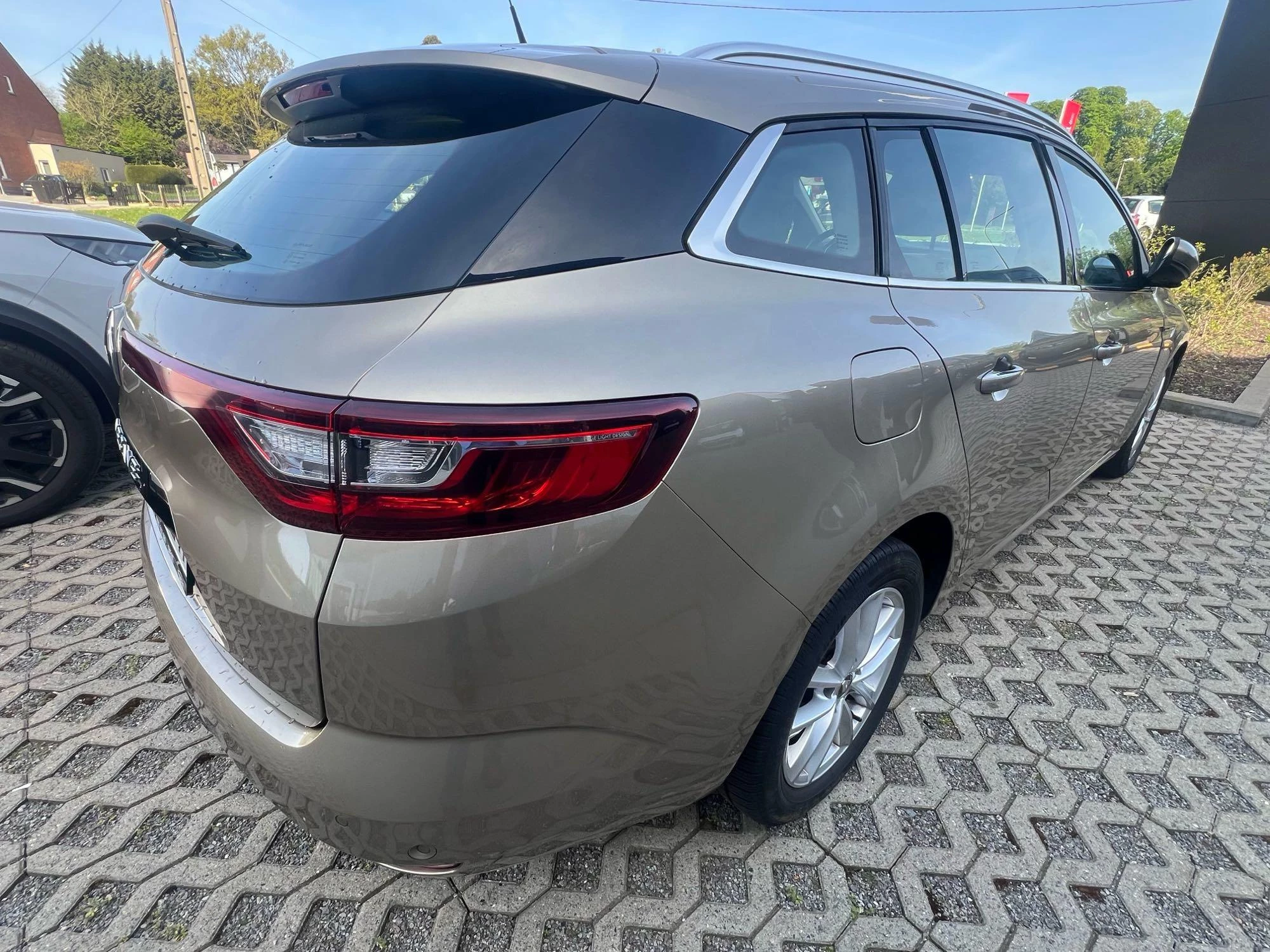 Renault-Mégane Grand Tour-image-5