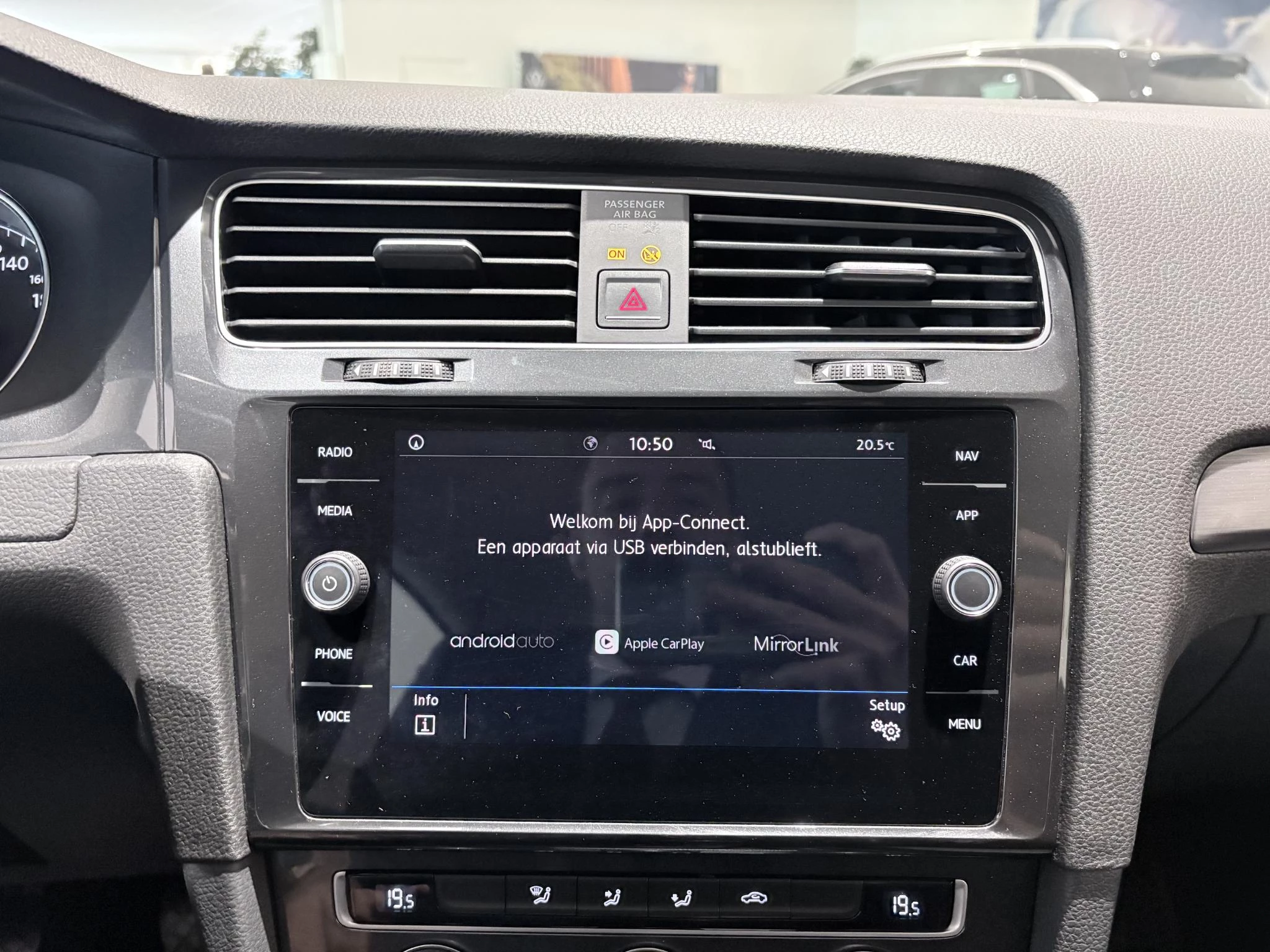 Volkswagen-Golf-image-22