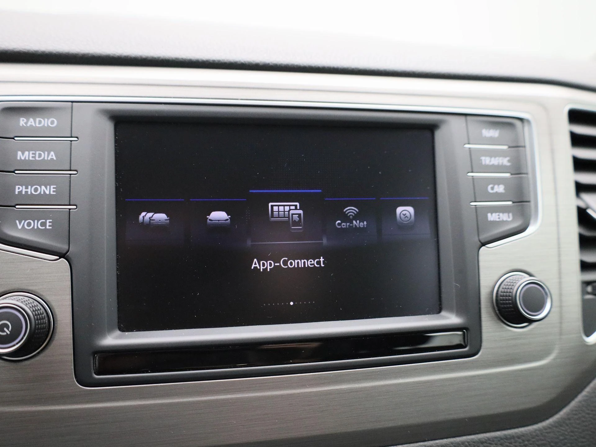 Volkswagen-Golf Sportsvan-image-20