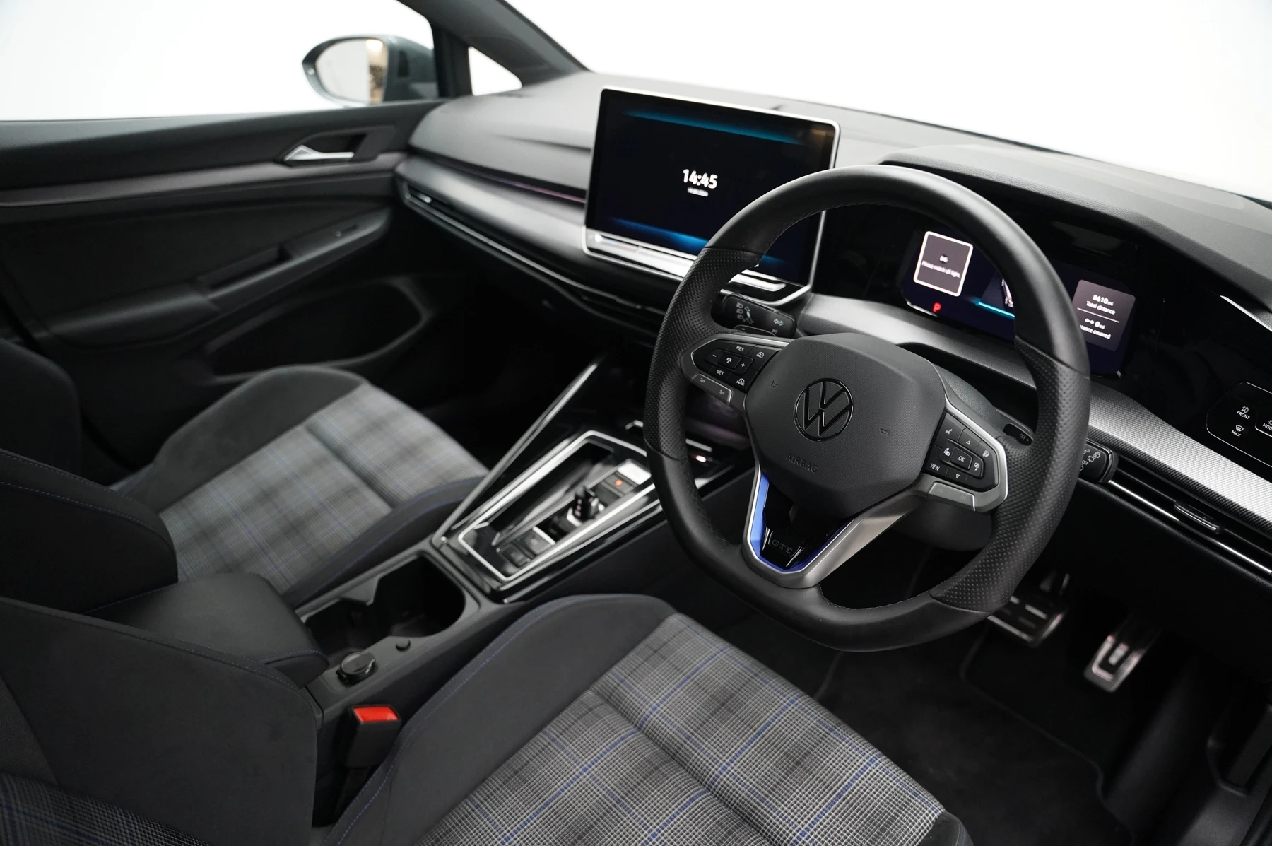 Volkswagen-Golf-image-5