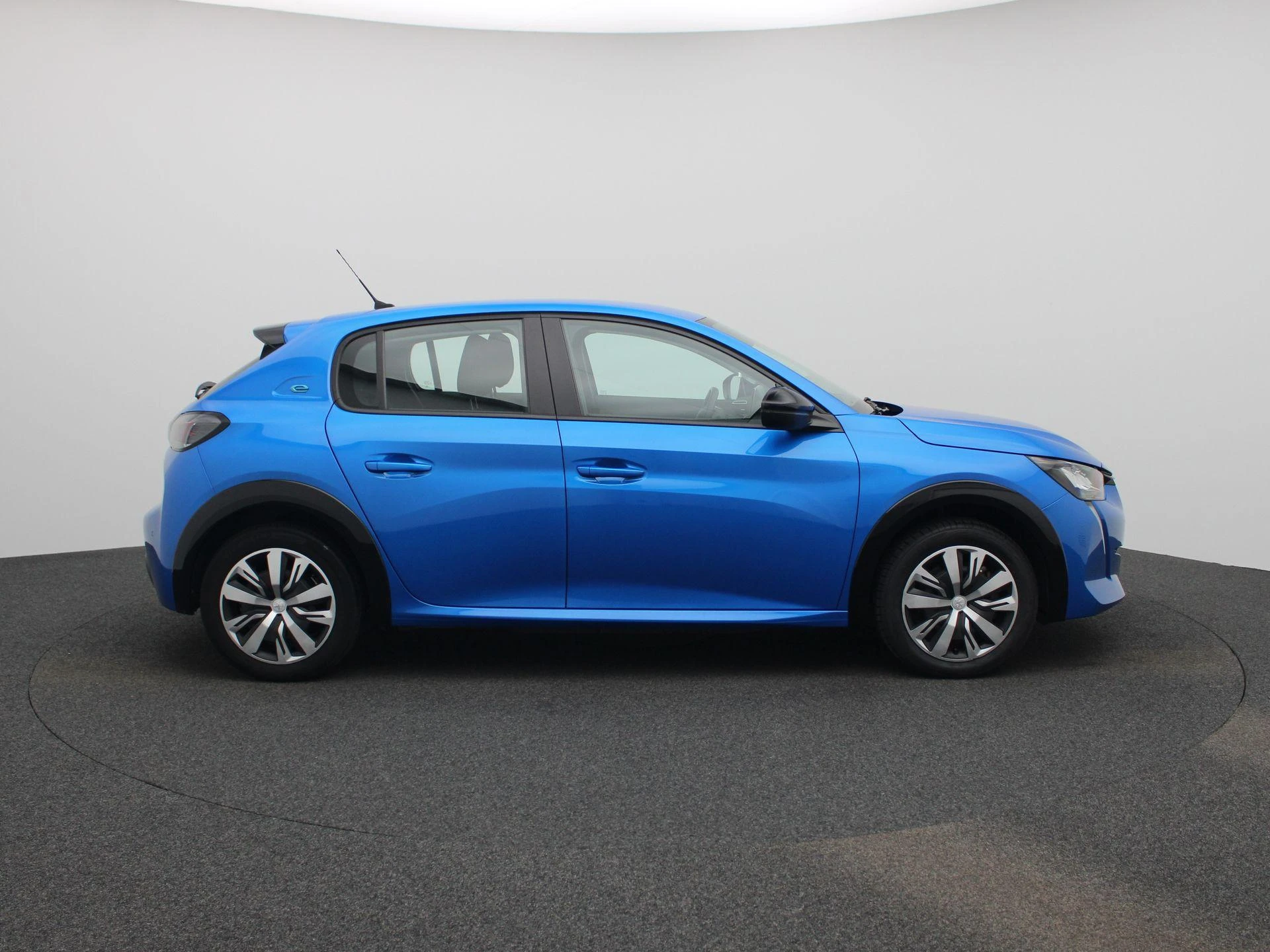 Peugeot-e-208-image-5