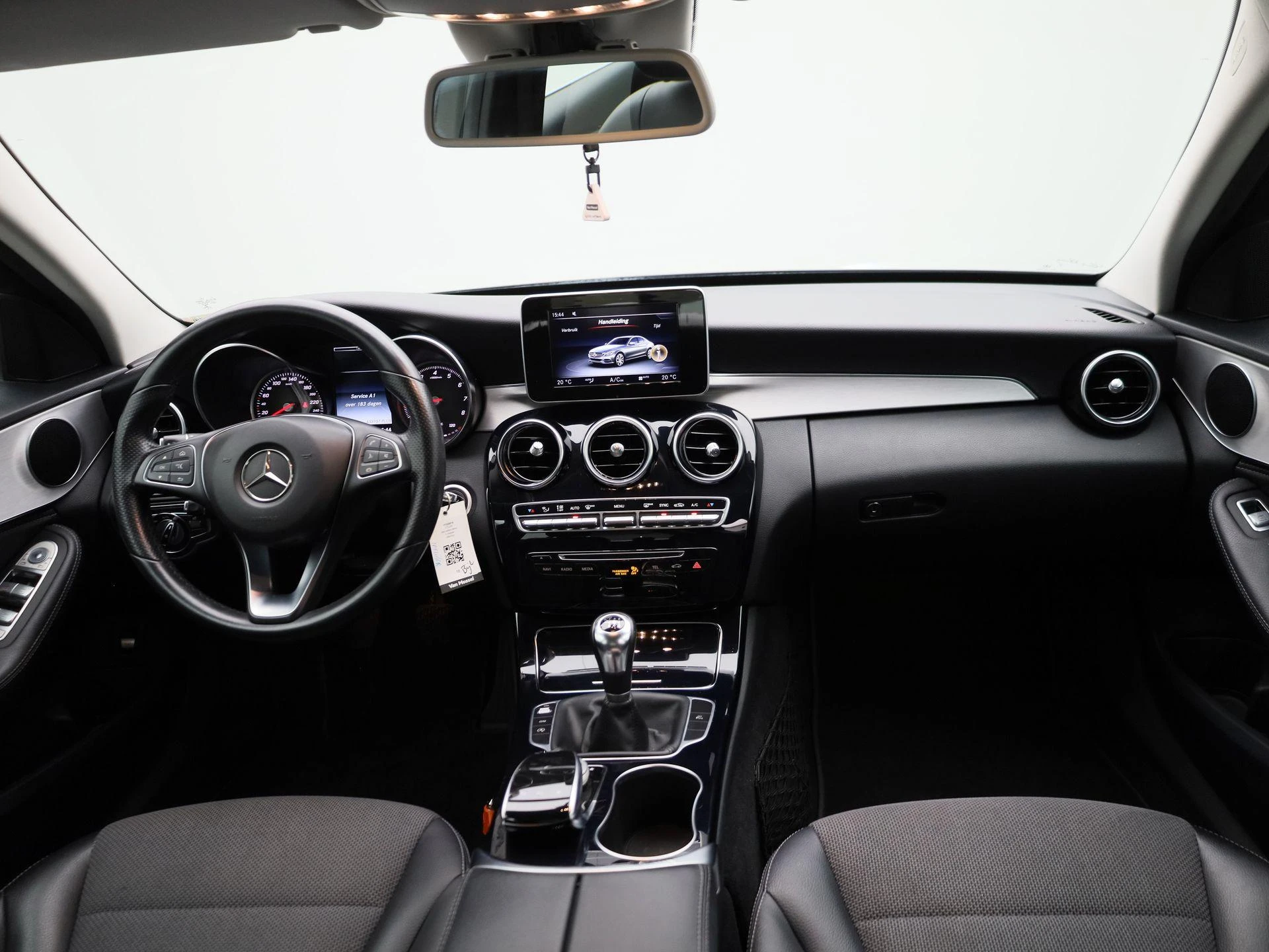 Mercedes-Benz-C-Klasse-image-31