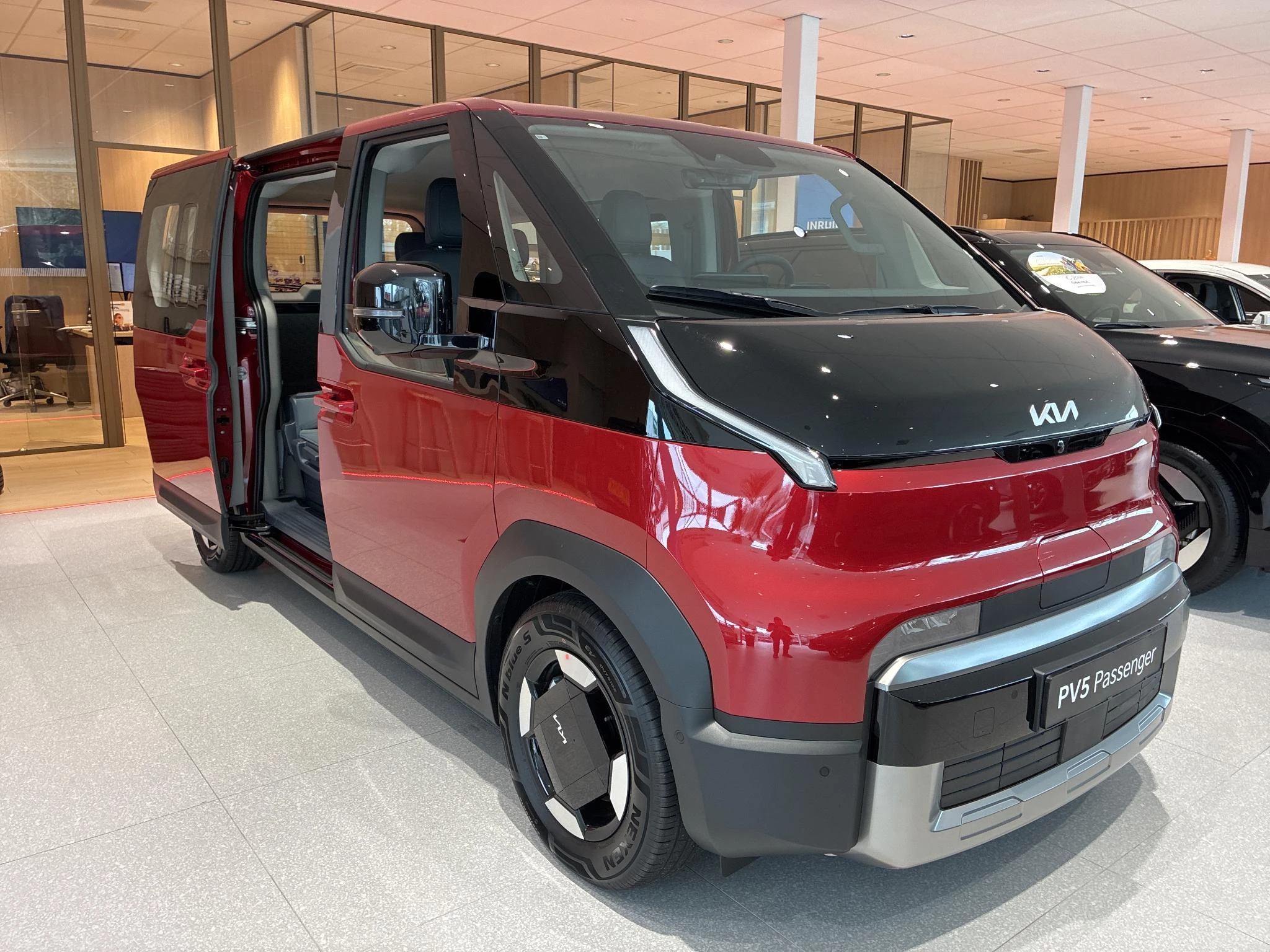 Kia PV5 Passenger Elite Executive 71.2 kWh