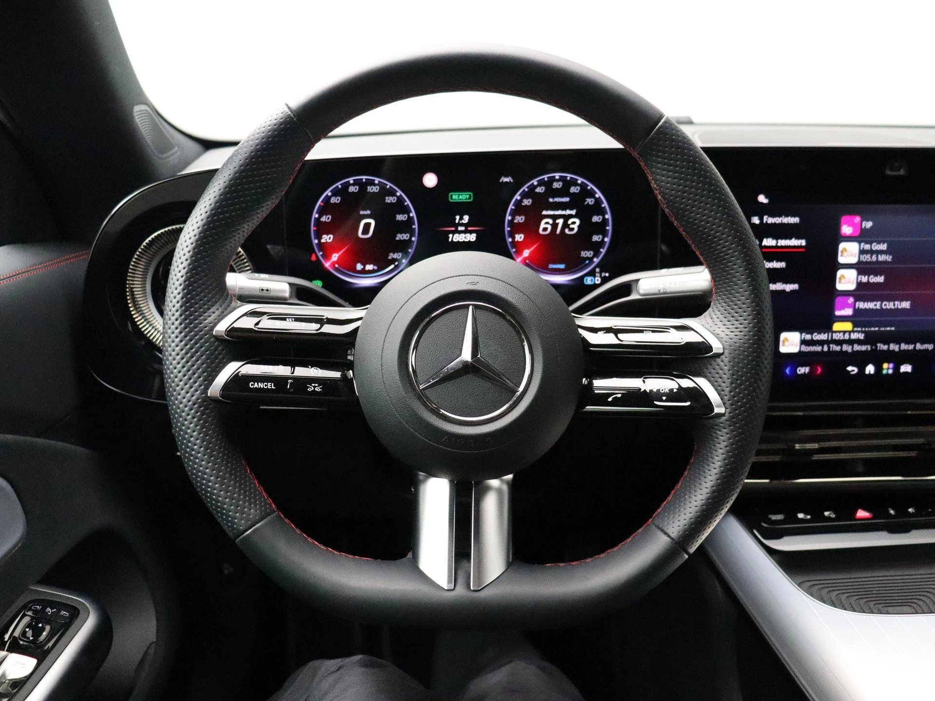 Mercedes-Benz-CLA-image-14