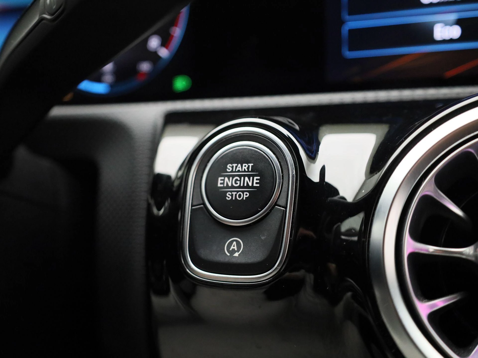Mercedes-Benz-CLA-image-32