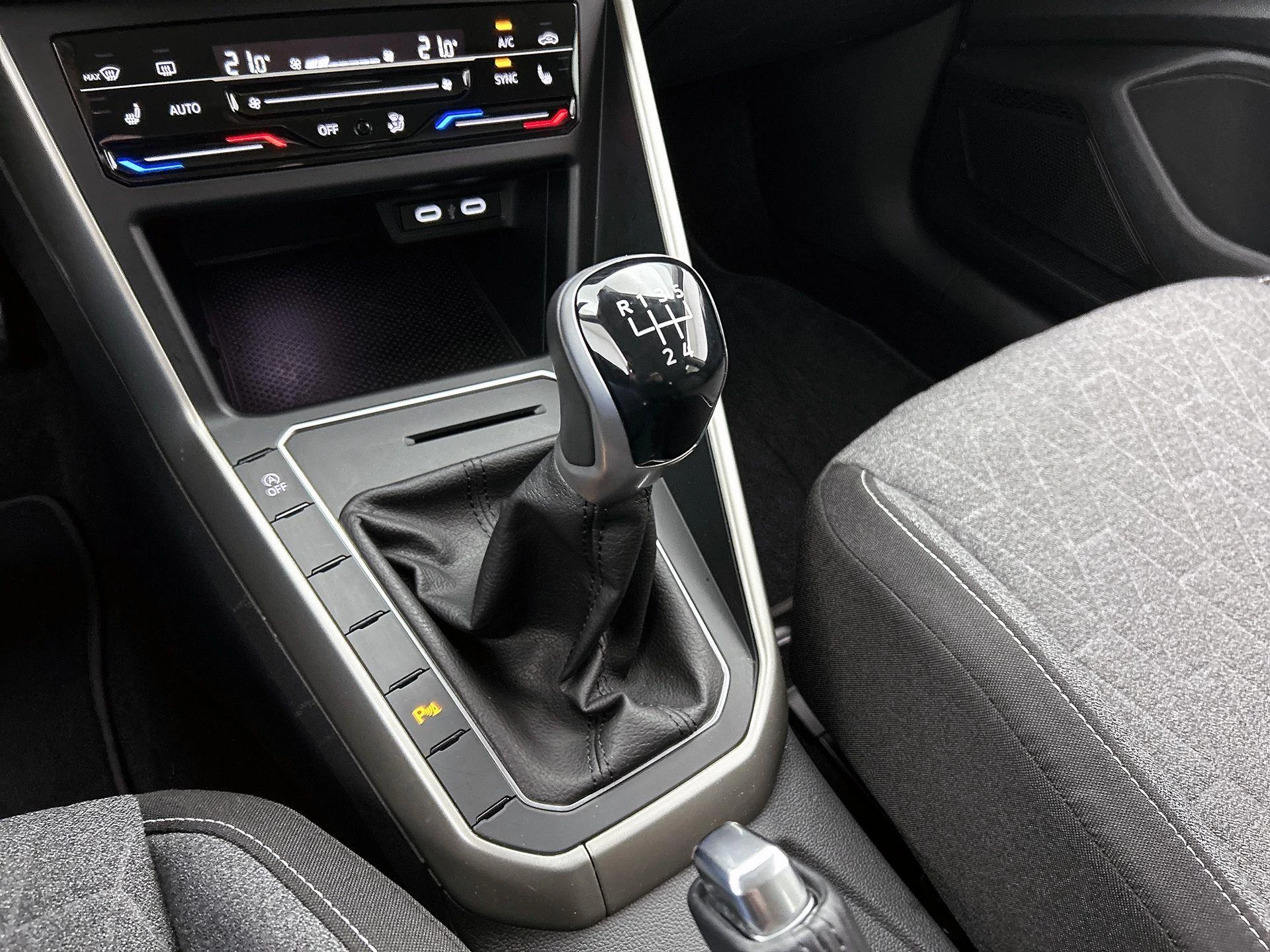 Volkswagen-Polo-image-28