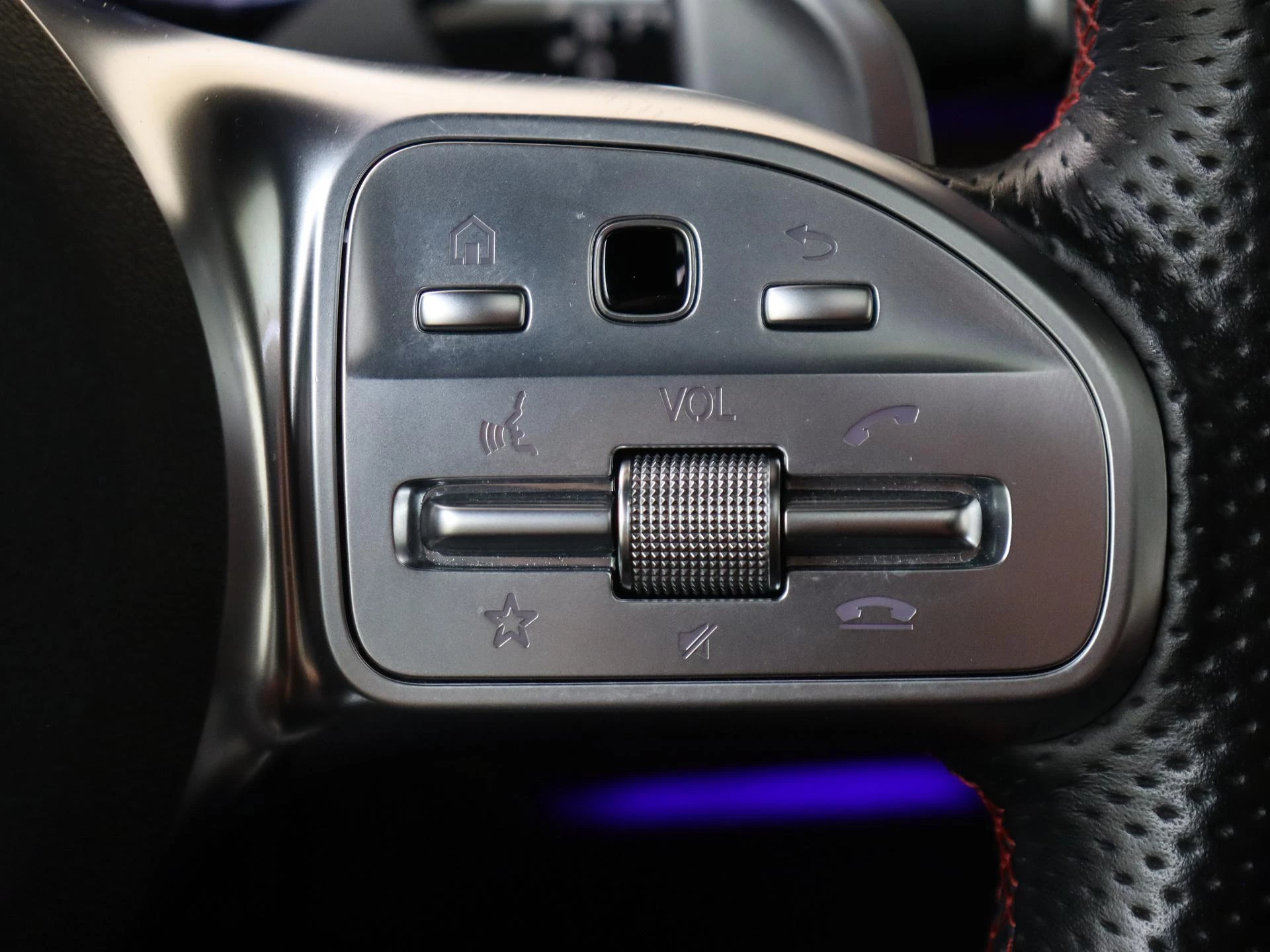 Mercedes-Benz-G-Klasse-image-21