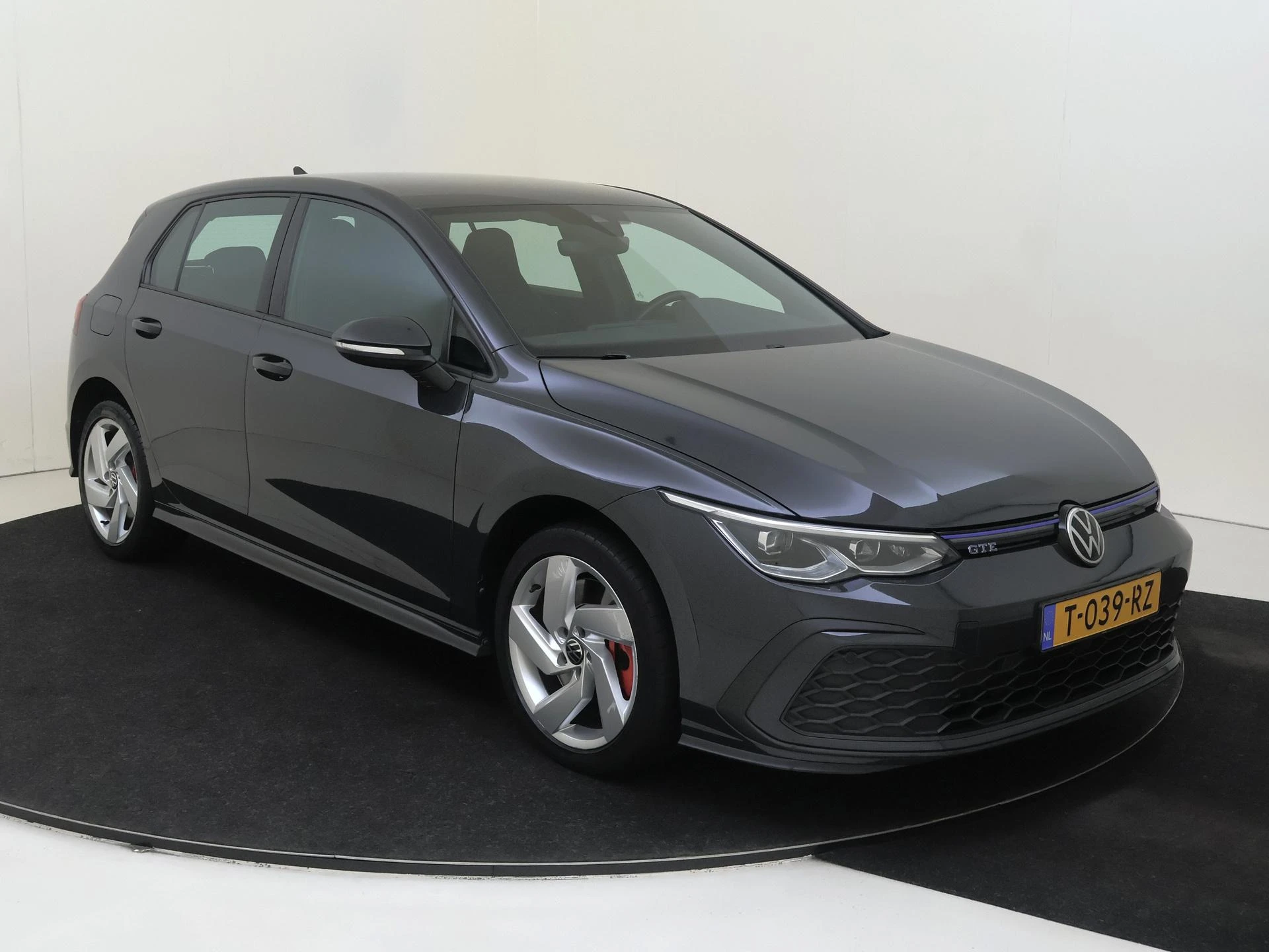 Volkswagen-Golf-image-2