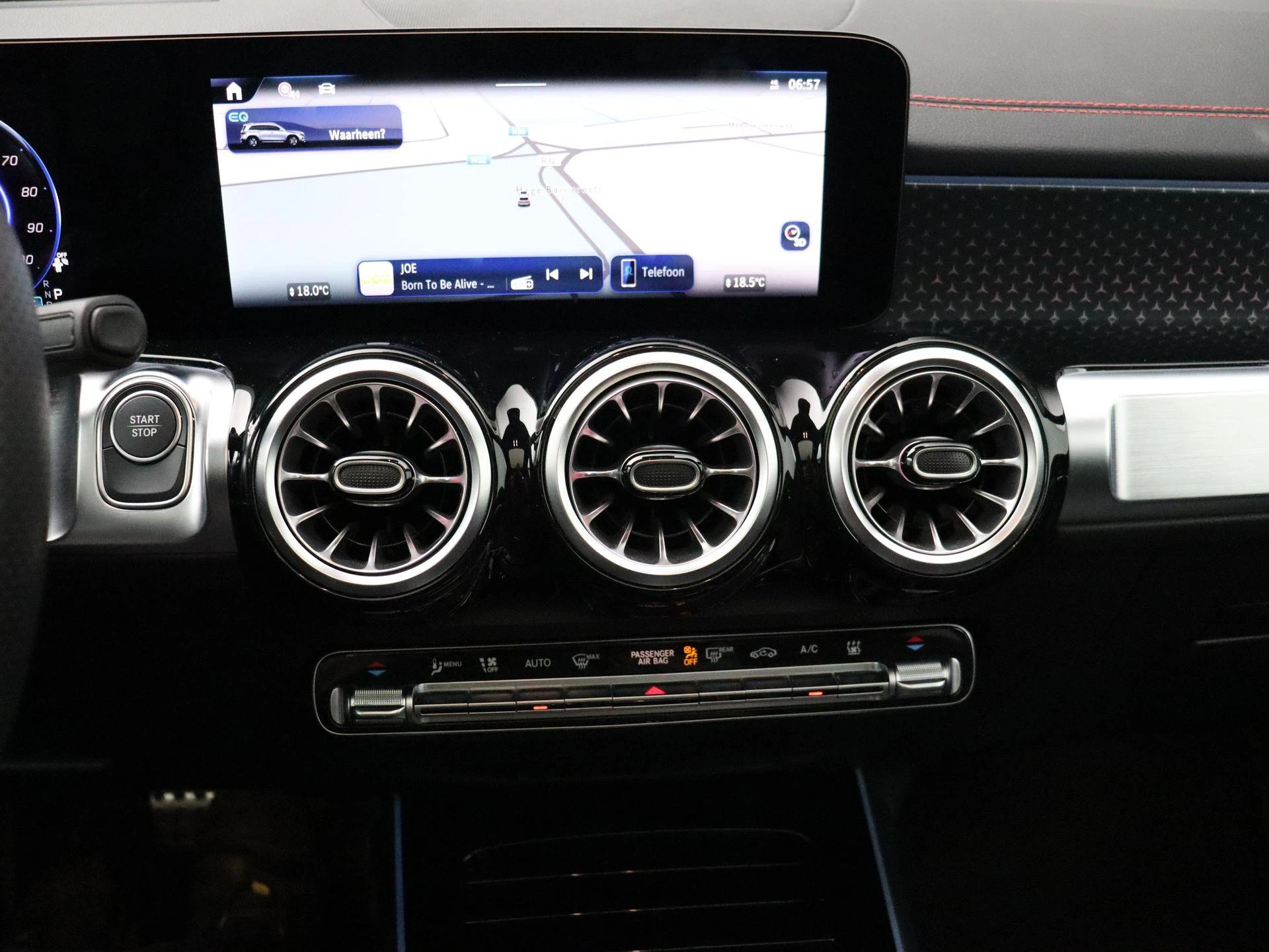 Mercedes-Benz-EQB-image-18