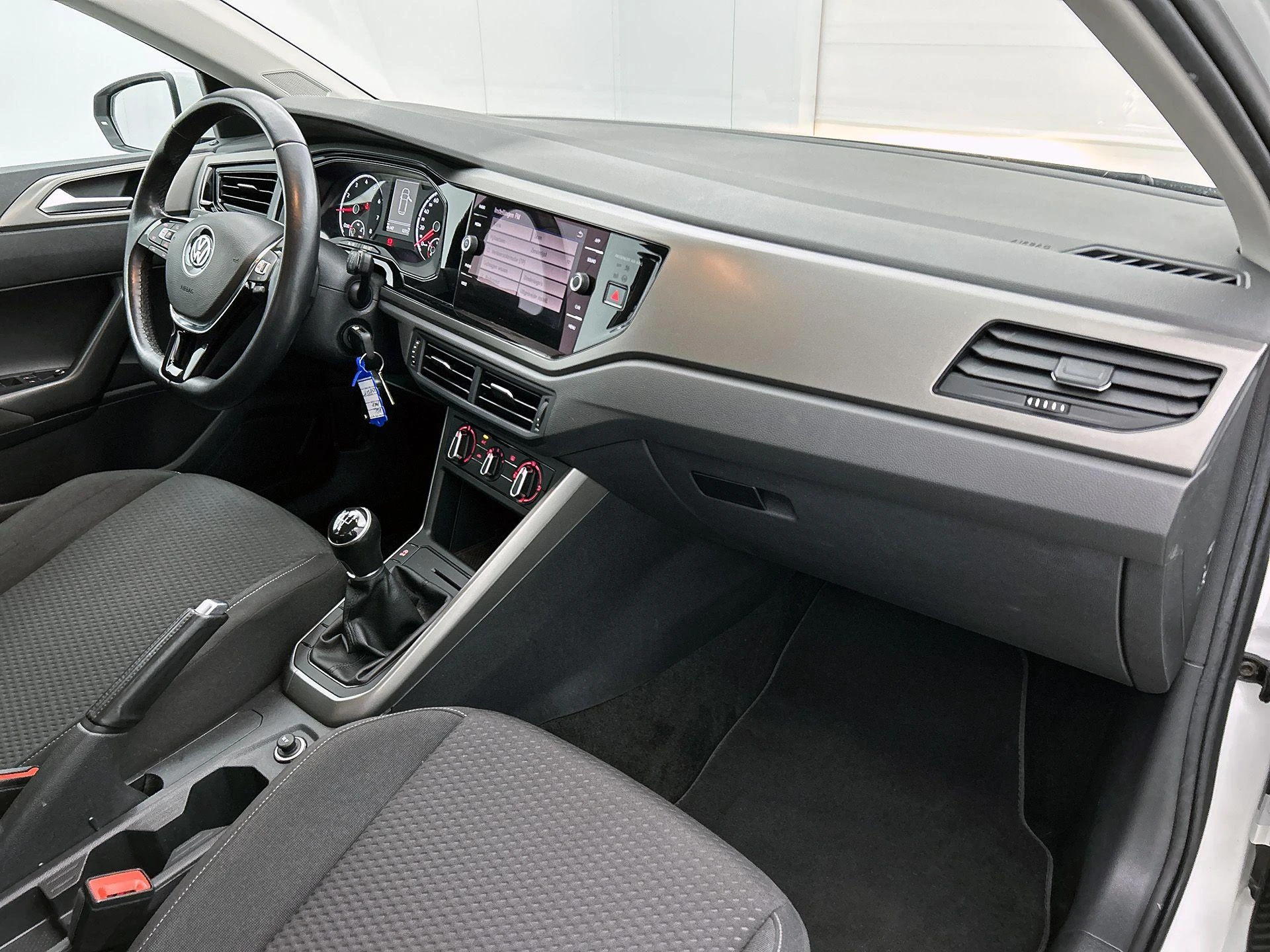 Volkswagen-Polo-image-20